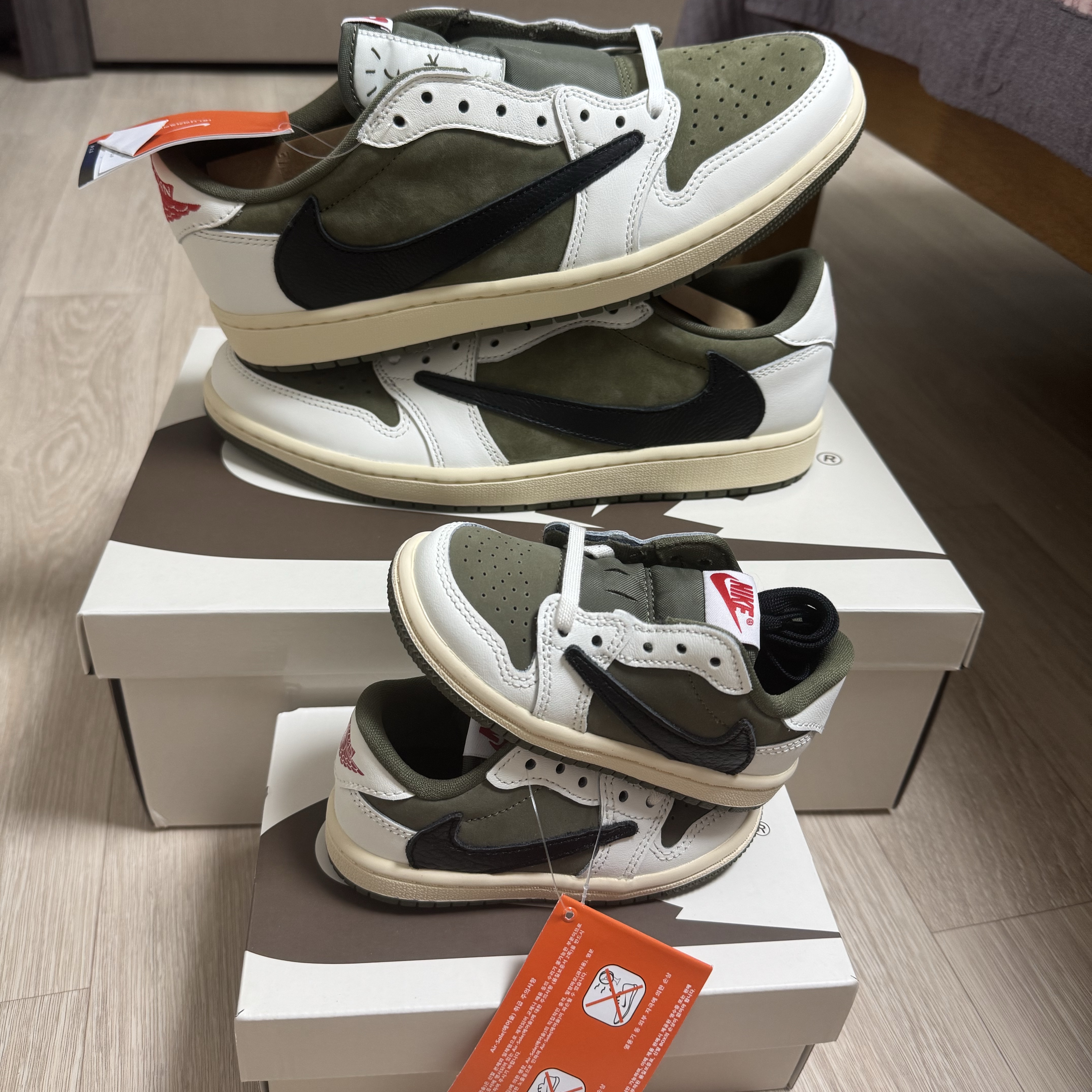 Jordan 1 x Travis Scott Retro Low OG SP Reverse Olive, (TD) Jordan 1 x Travis Scott Retro Low OG SP Reverse Olive 착용 스타일 - 1