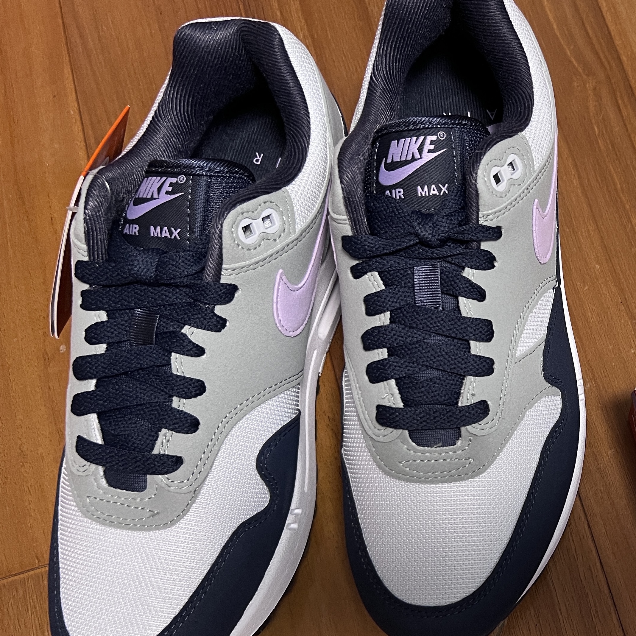 Nike Air Max 1 Football Grey Lilac Bloom 착용 스타일