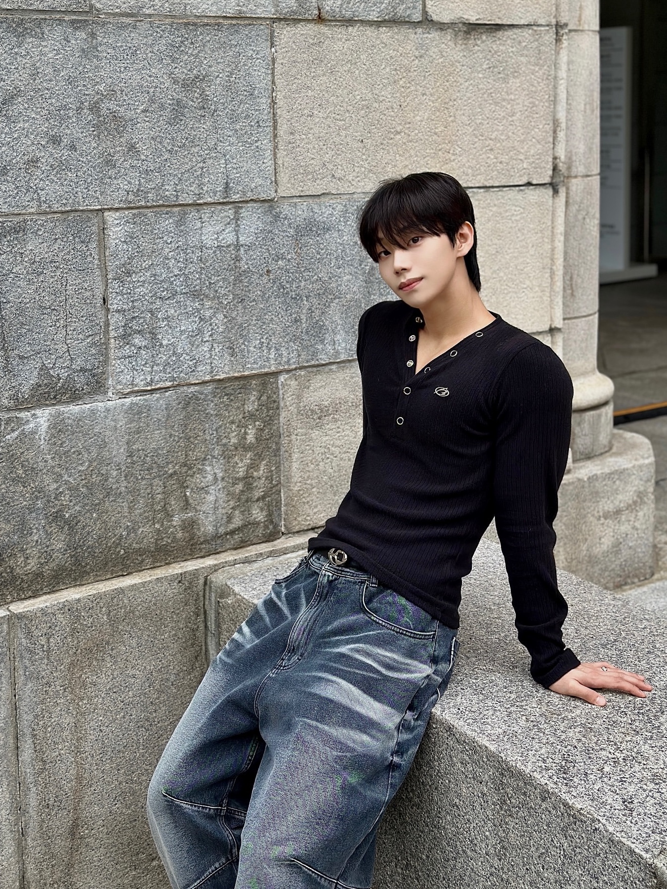 BLR Embossed Wave Washing Wide Denim Pants Black, BLR Embossed Wave Washing Wide Denim Pants Blue 착용 스타일