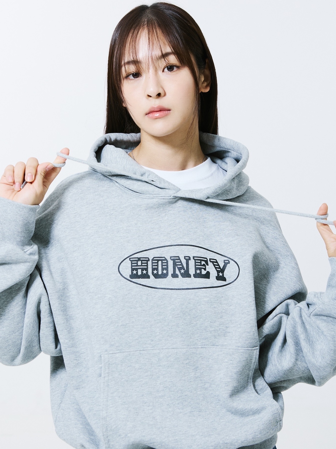 Honey Scoop House C Boy Logo Hooded Sweatshirt Grey, Honey Scoop House Honey Stitch Denim Blue 착용 스타일 - 1