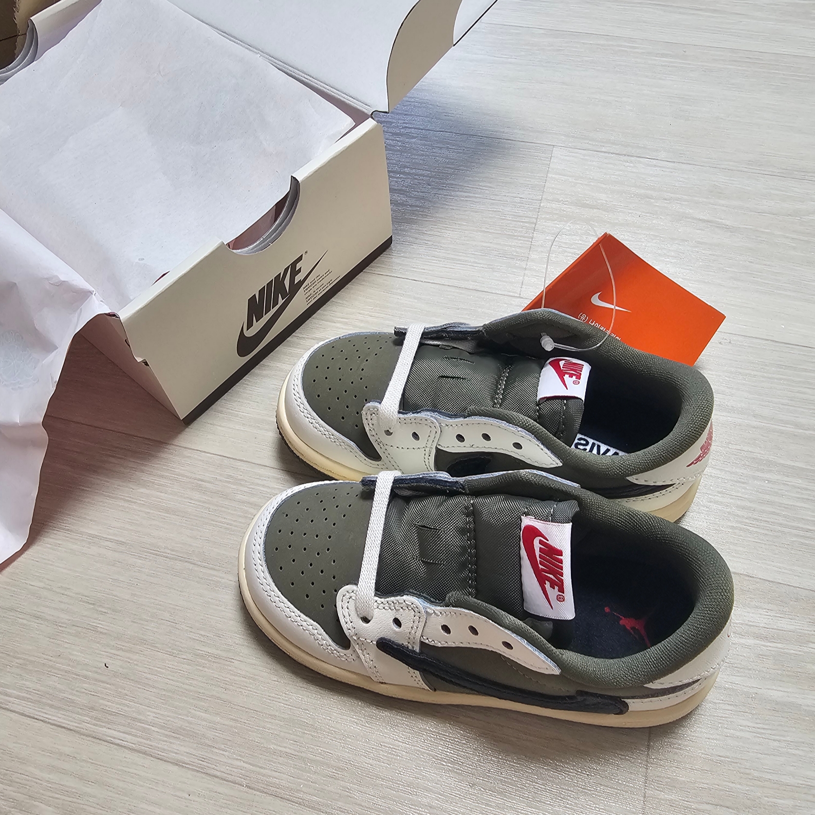 (TD) Jordan 1 x Travis Scott Retro Low OG SP Reverse Olive 착용 스타일