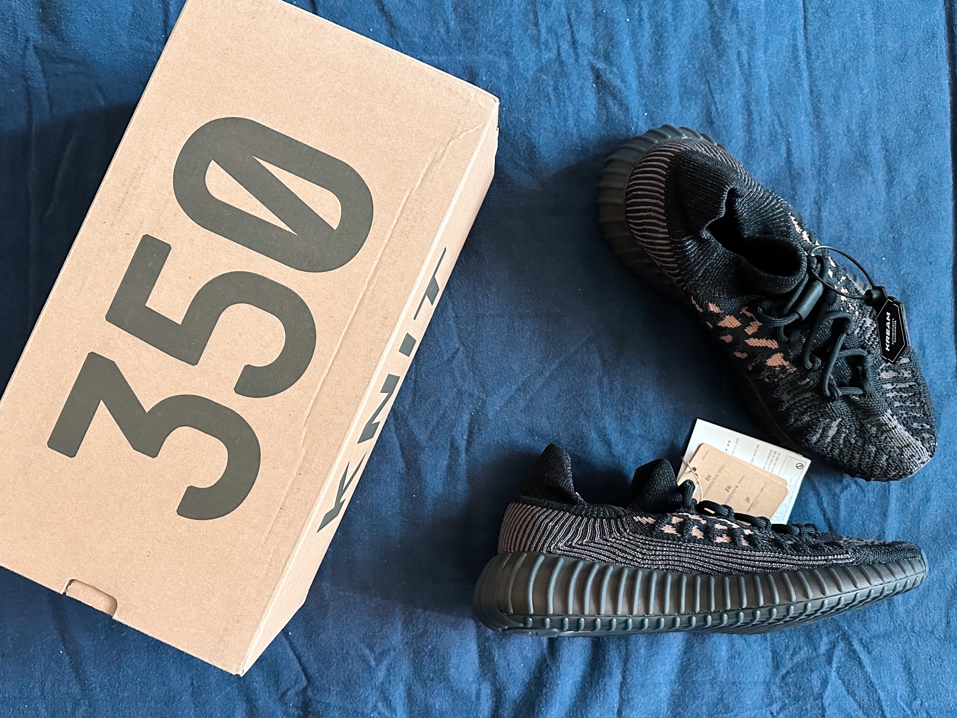 Adidas Yeezy 350 V2 CMPCT Slate Carbon 착용 스타일