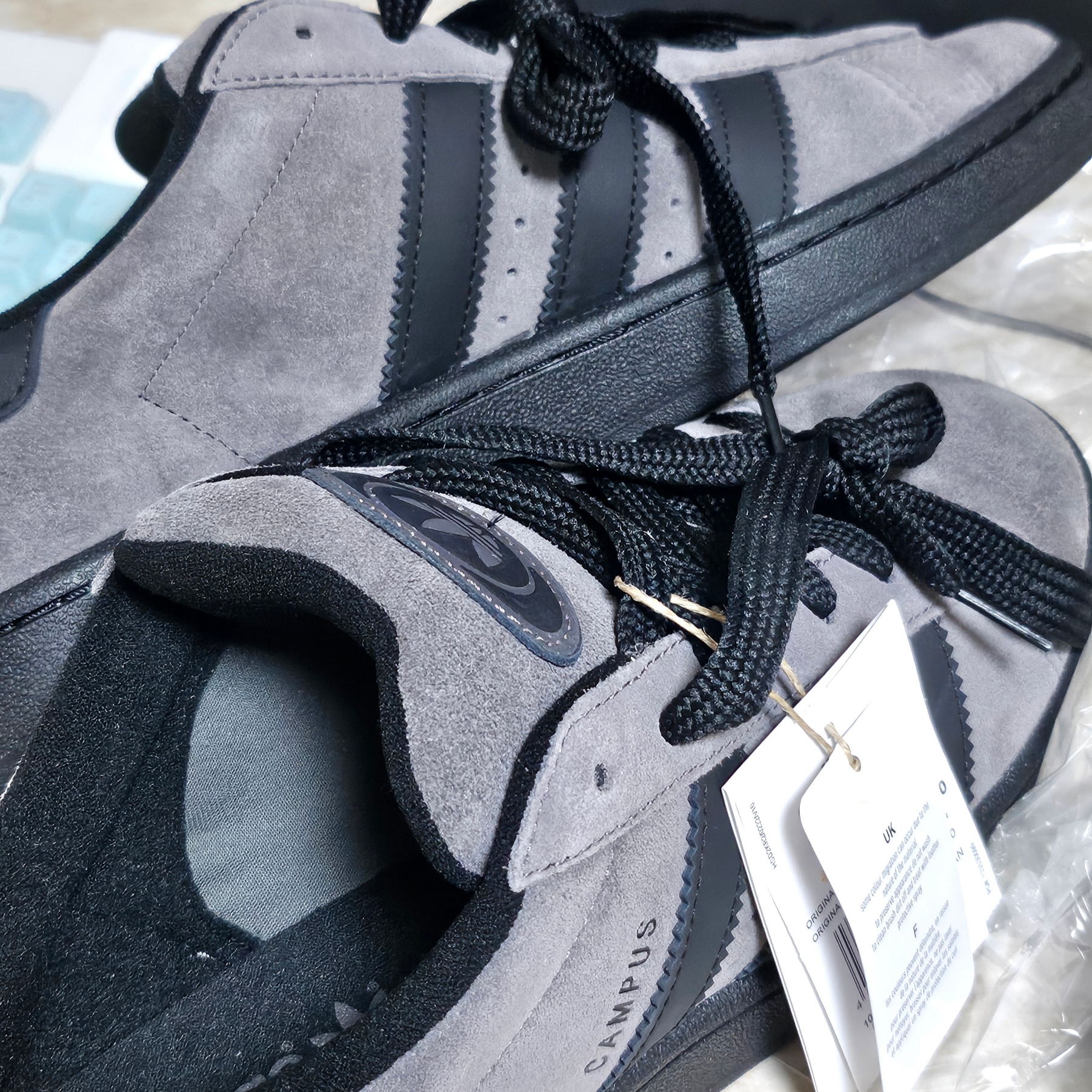 Adidas Campus 00s Charcoal Core Black 착용 스타일 - 3