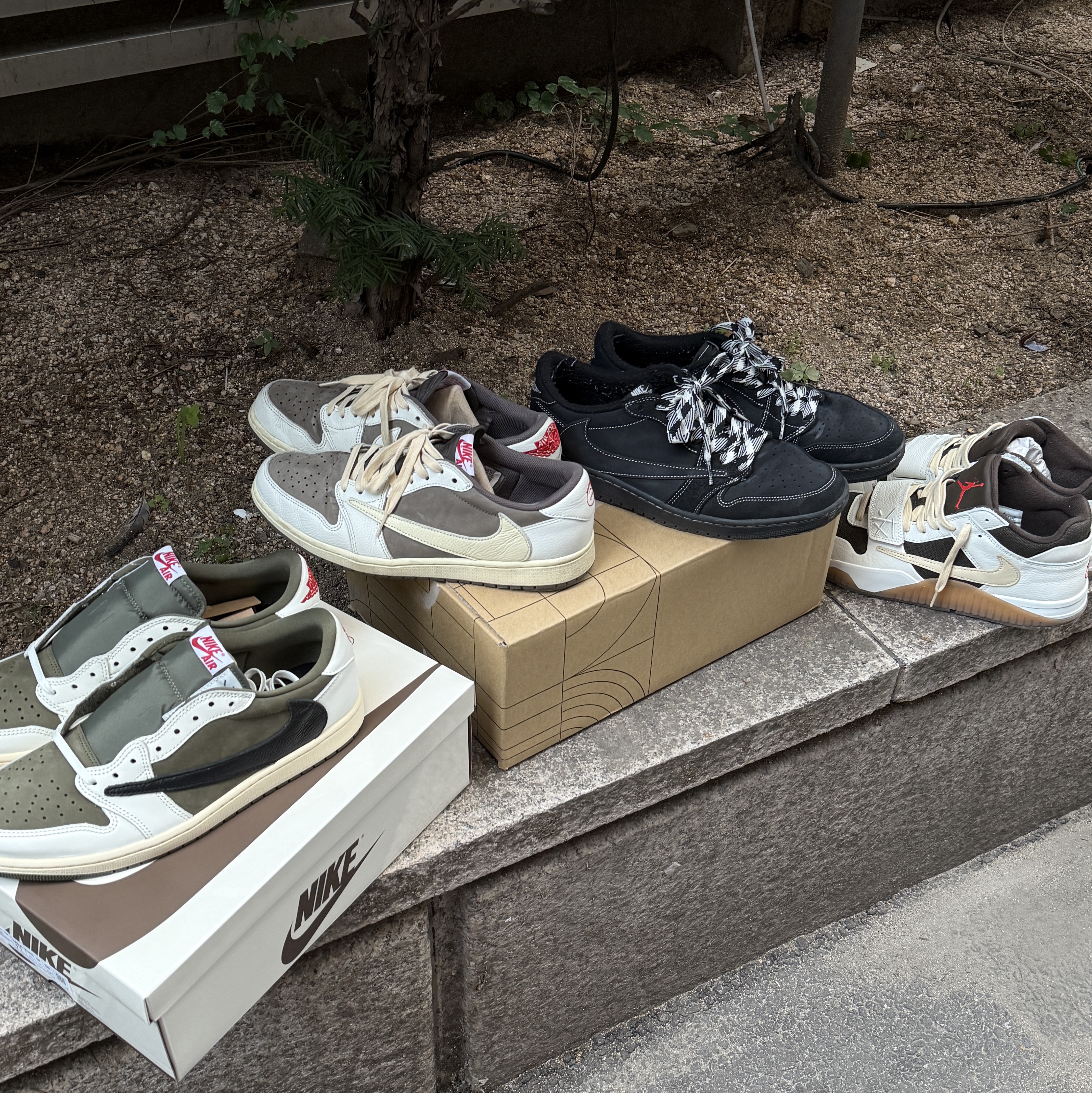 Jordan 1 x Travis Scott Retro Low OG SP Reverse Olive, Jordan 1 x Travis Scott Retro Low OG SP Sail and Ridgerock 착용 스타일 - 1