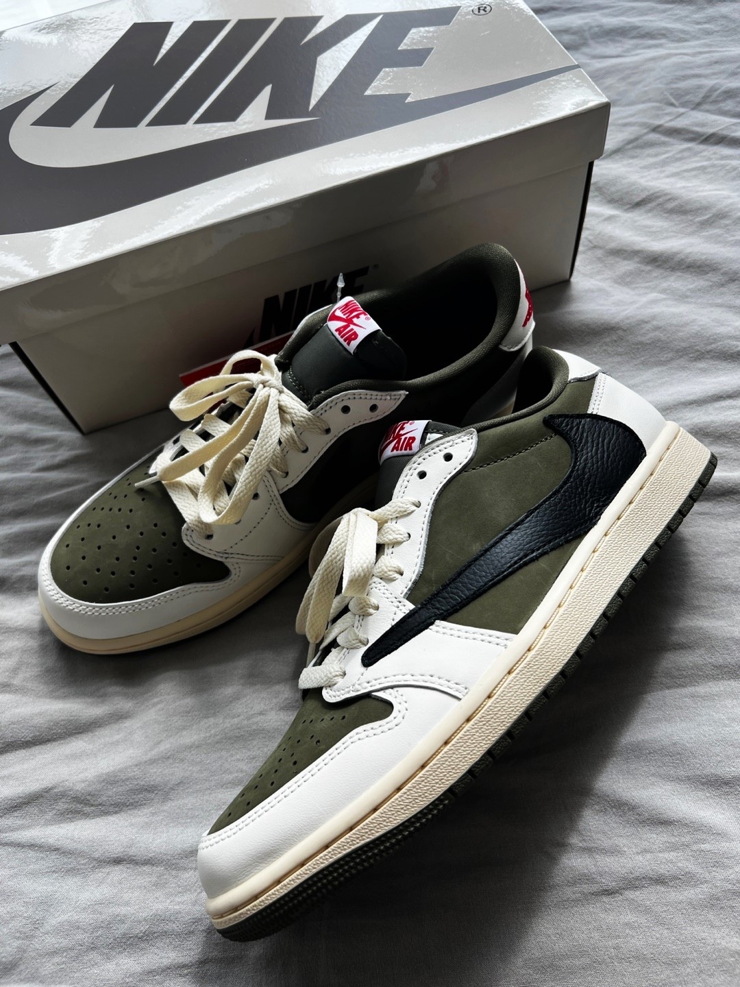 Jordan 1 x Travis Scott Retro Low OG SP Reverse Olive 착용 스타일