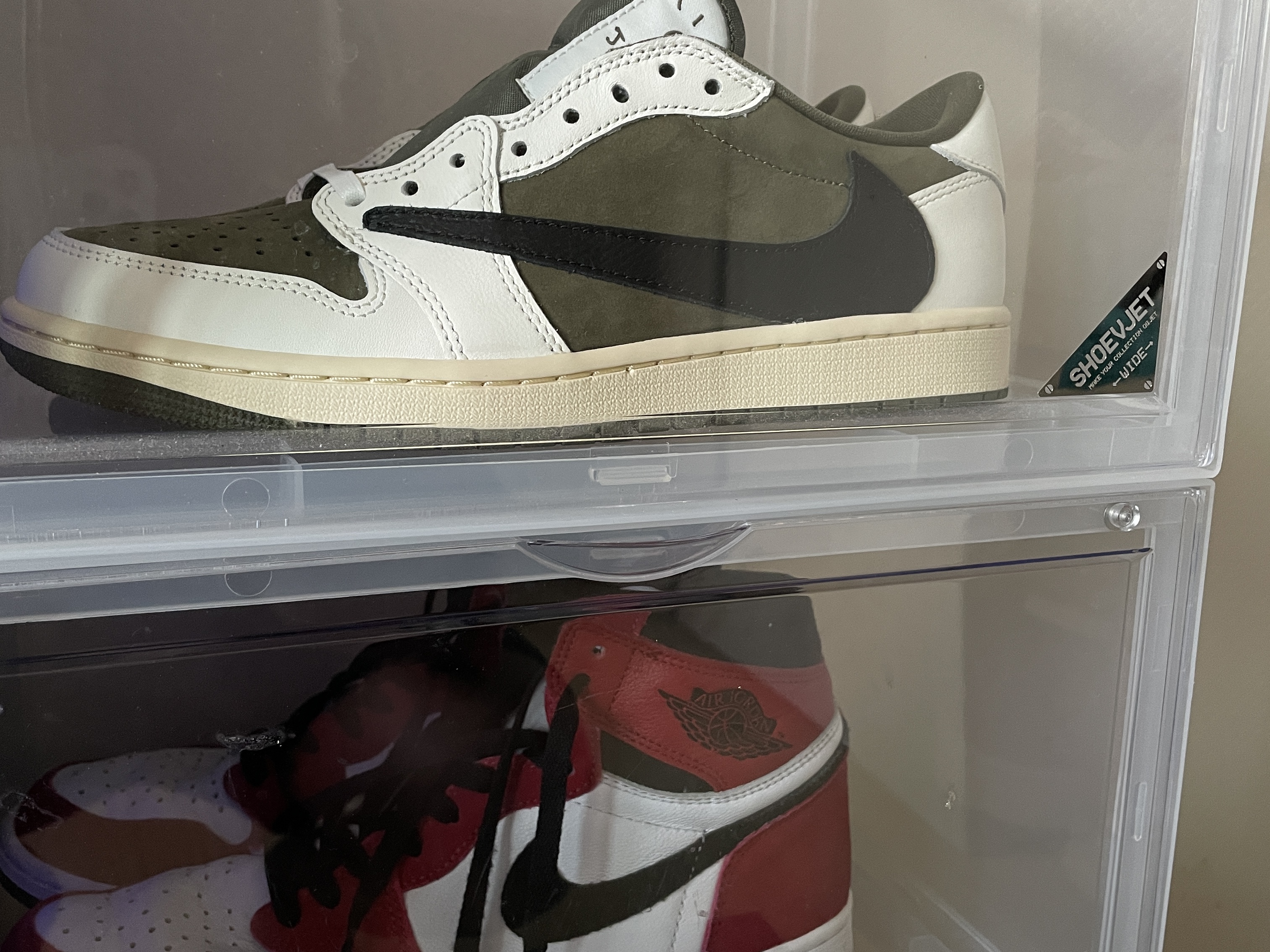 Jordan 1 x Travis Scott Retro Low OG SP Reverse Olive 착용 스타일