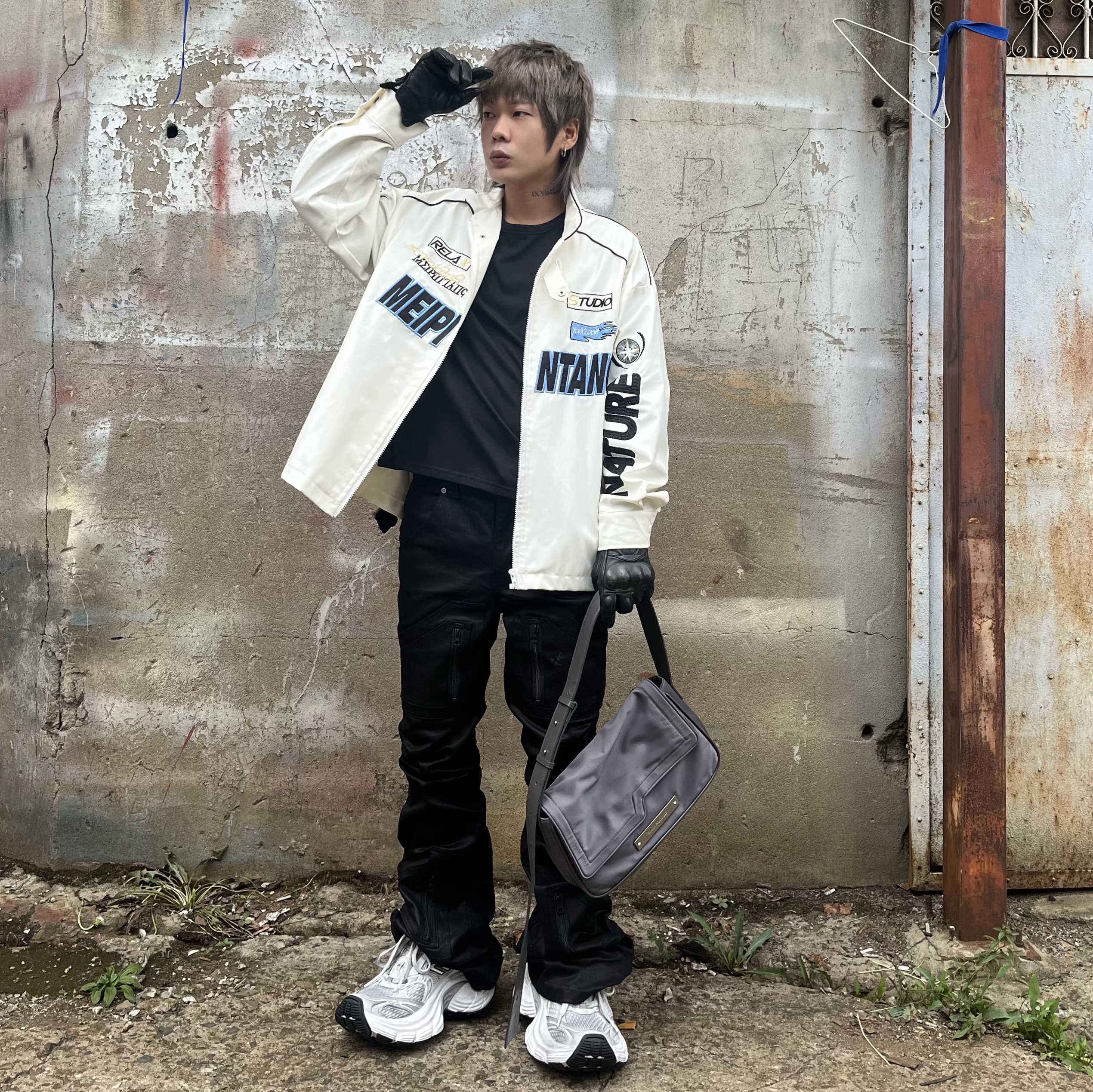 Balenciaga 10XL Sneakers White Grey Silver Black 착용 스타일 - 5