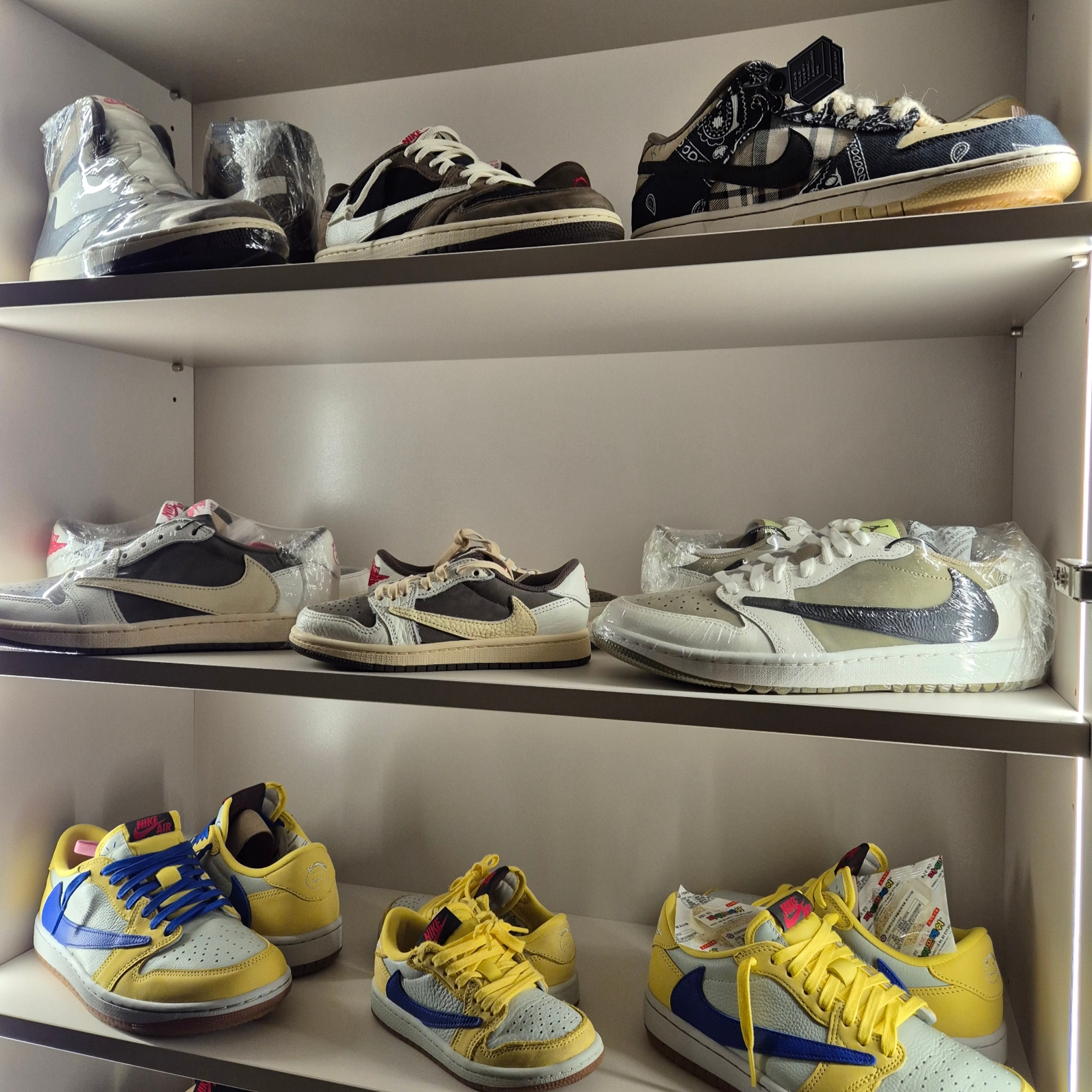 (PS) Jordan 1 x Travis Scott Retro Low OG SP Reverse Olive, (W) Jordan 1 x Travis Scott Retro Low OG SP Canary 착용 스타일 - 10