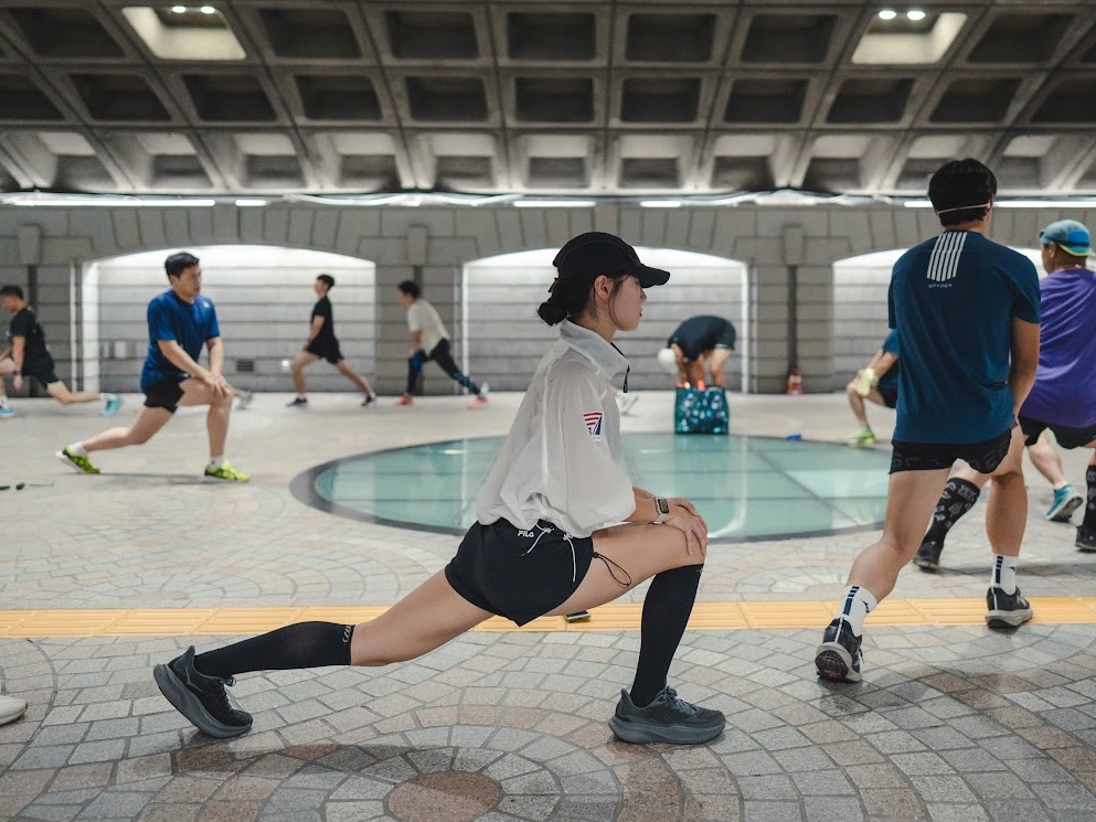 Socks Up Compression Running Knee Socks Black 착용 스타일 - 1