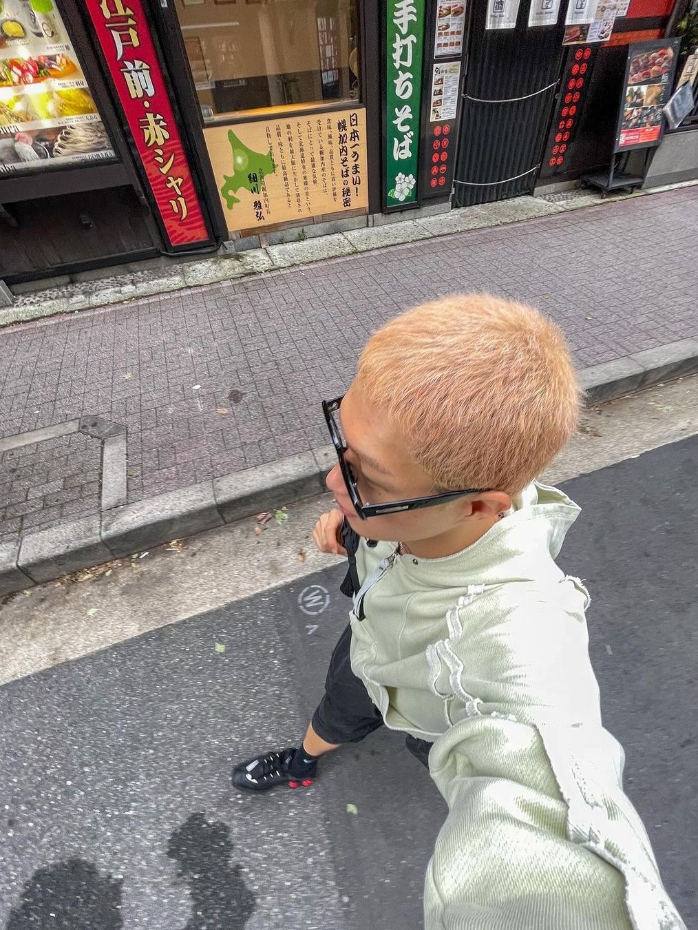 Vacant Archive Dias Inside-out Hood Zip-Up Yellow Green, Vacant Archive Dias Inside-out Hood Zip-Up Beige 착용 스타일