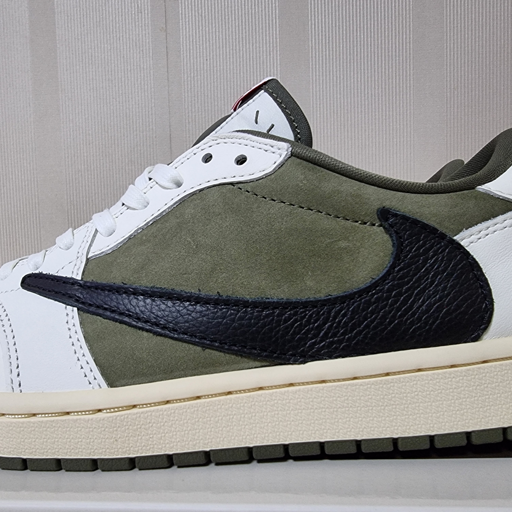 Jordan 1 x Travis Scott Retro Low OG SP Reverse Olive, (PS) Jordan 1 x Travis Scott Retro Low OG SP Reverse Olive 착용 스타일 - 6