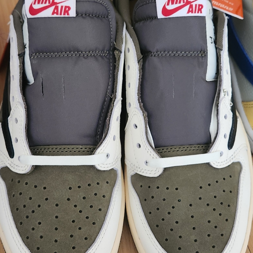 Jordan 1 x Travis Scott Retro Low OG SP Reverse Olive 착용 스타일