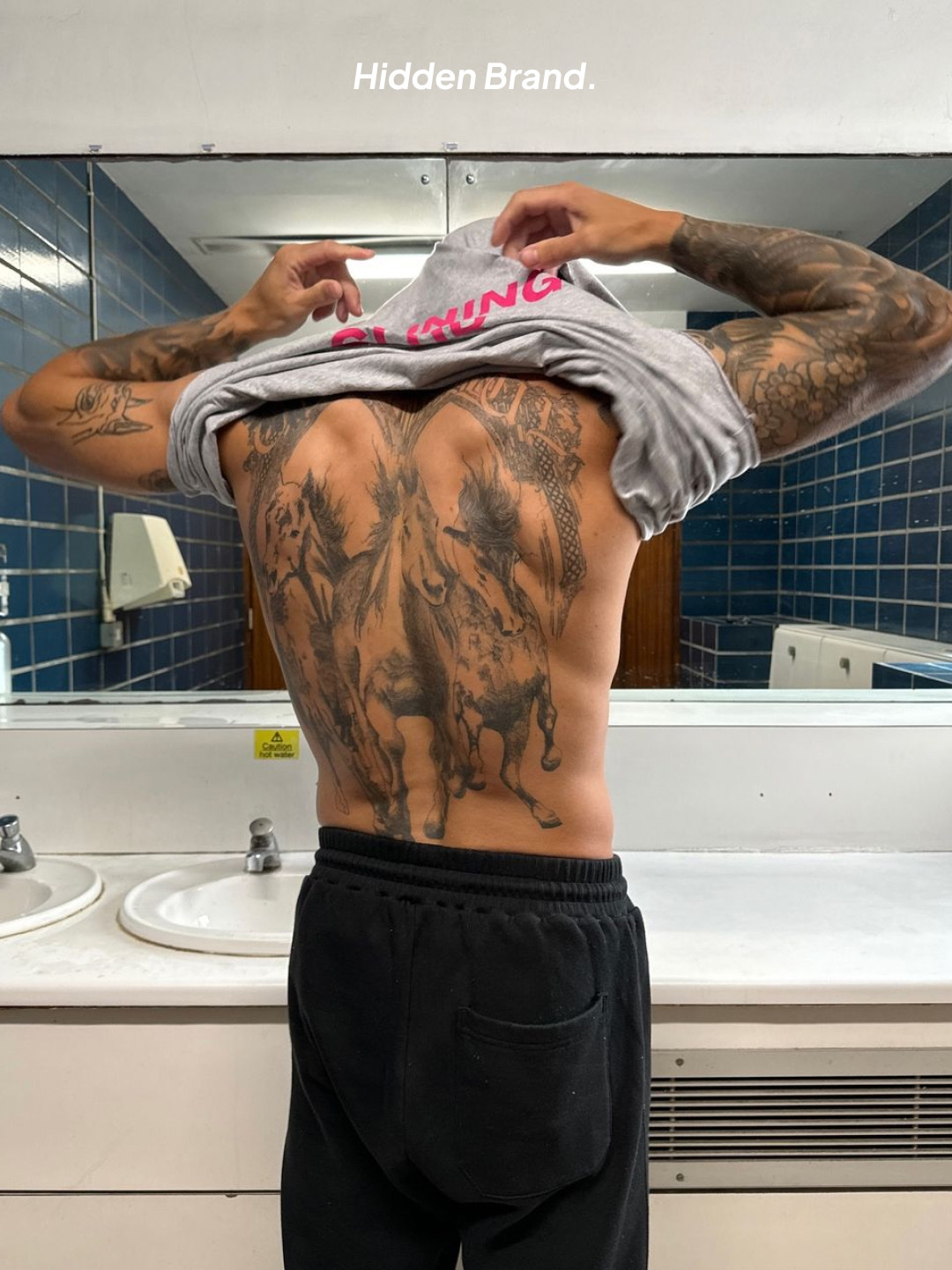 UVU Insignia Cap Black, UVU Insignia Sweatpants Black 착용 스타일 - 7