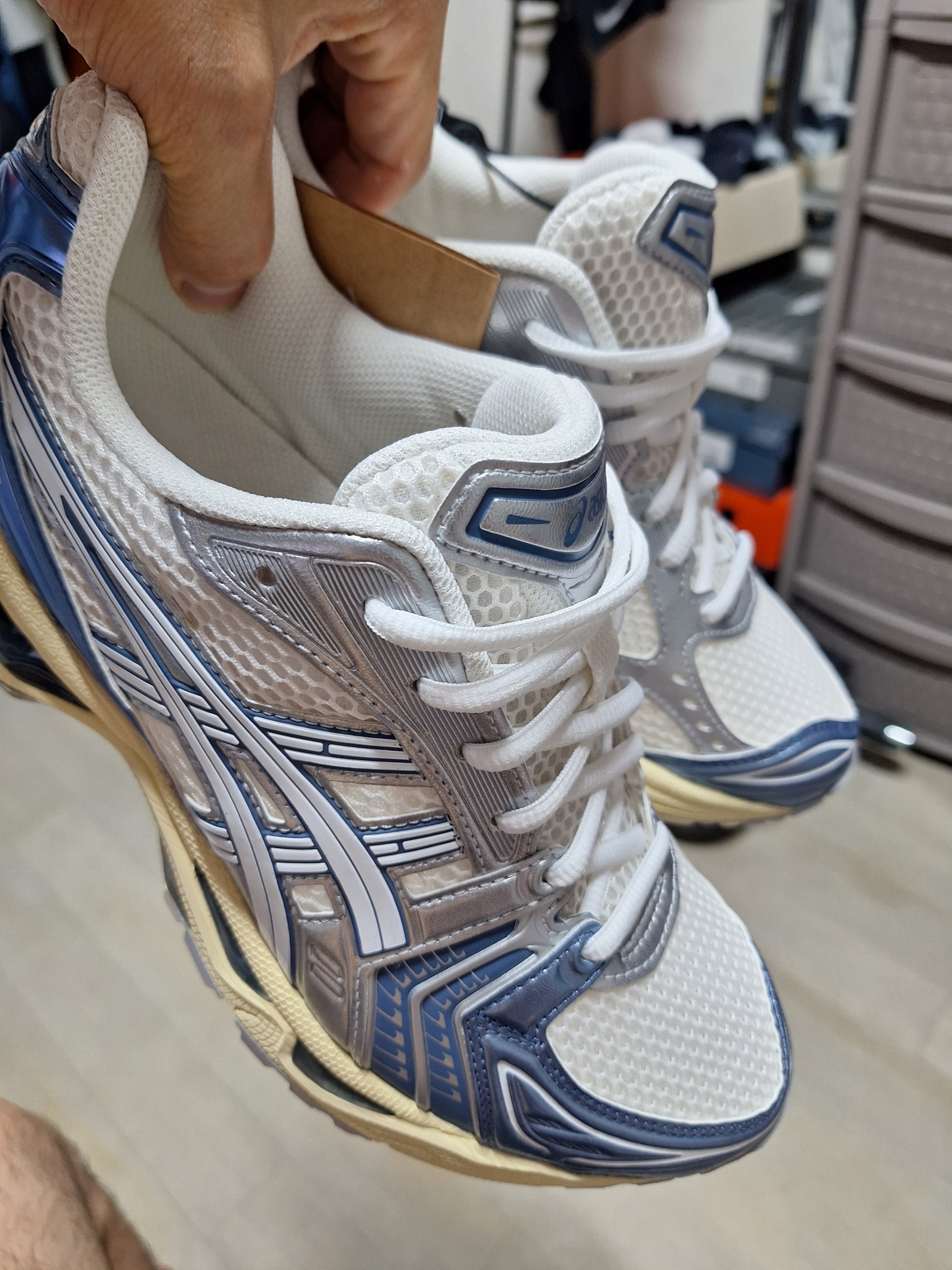 Asics Gel-Kayano 14 Metallic Blue 착용 스타일