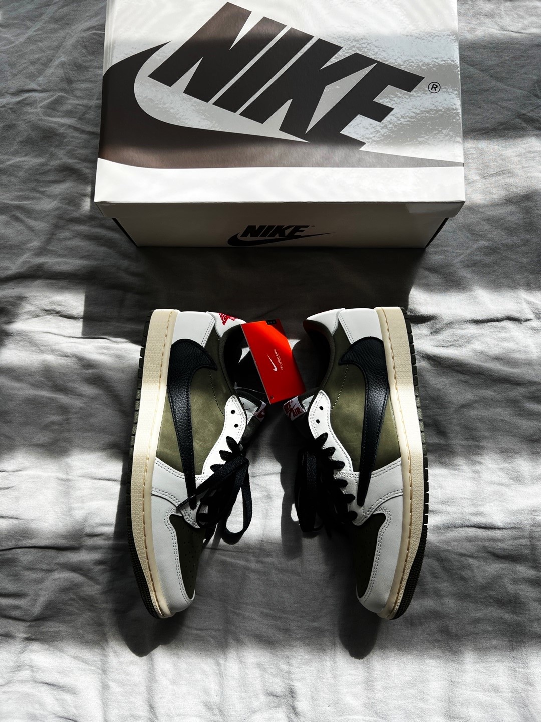 Jordan 1 x Travis Scott Retro Low OG SP Reverse Olive 착용 스타일