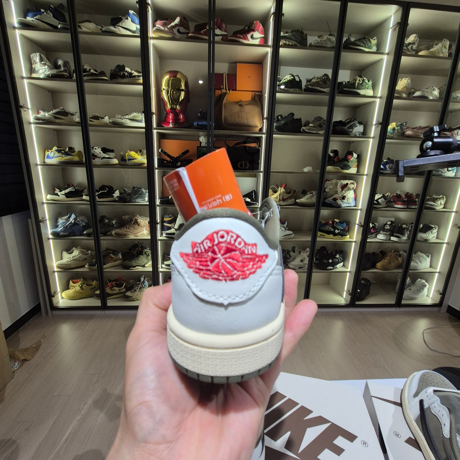(PS) Jordan 1 x Travis Scott Retro Low OG SP Reverse Olive, (W) Jordan 1 x Travis Scott Retro Low OG SP Canary 착용 스타일 - 6