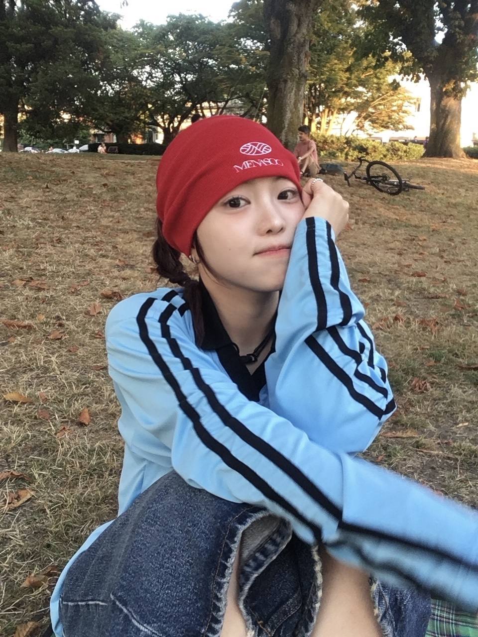 Menasoo Stretch Hairband Red 착용 스타일 - 2