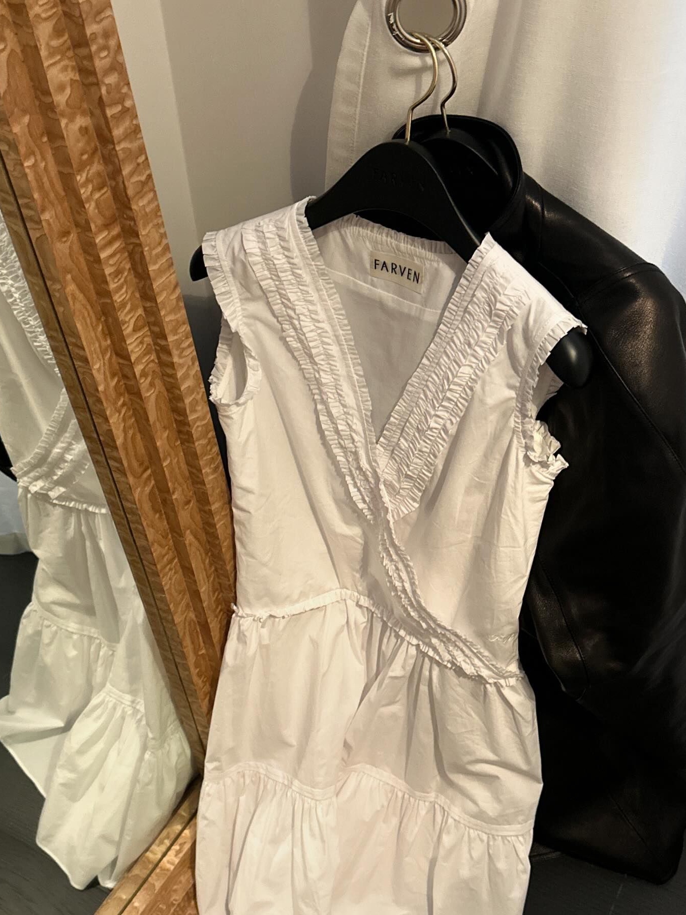 FARVEN Heavy Shirring Wrap Dress Ivory 착용 스타일 - 3
