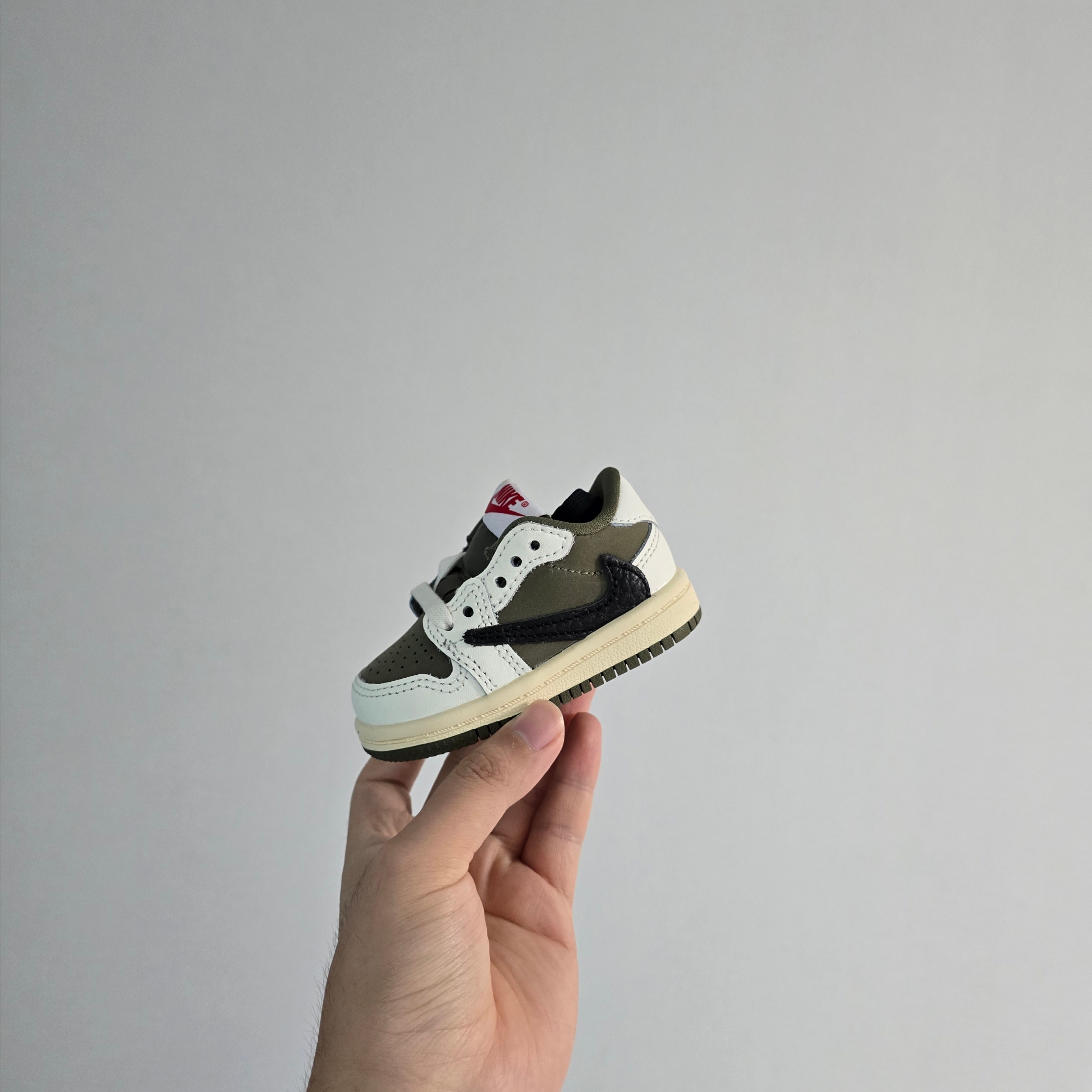 (TD) Jordan 1 x Travis Scott Retro Low OG SP Reverse Olive 착용 스타일