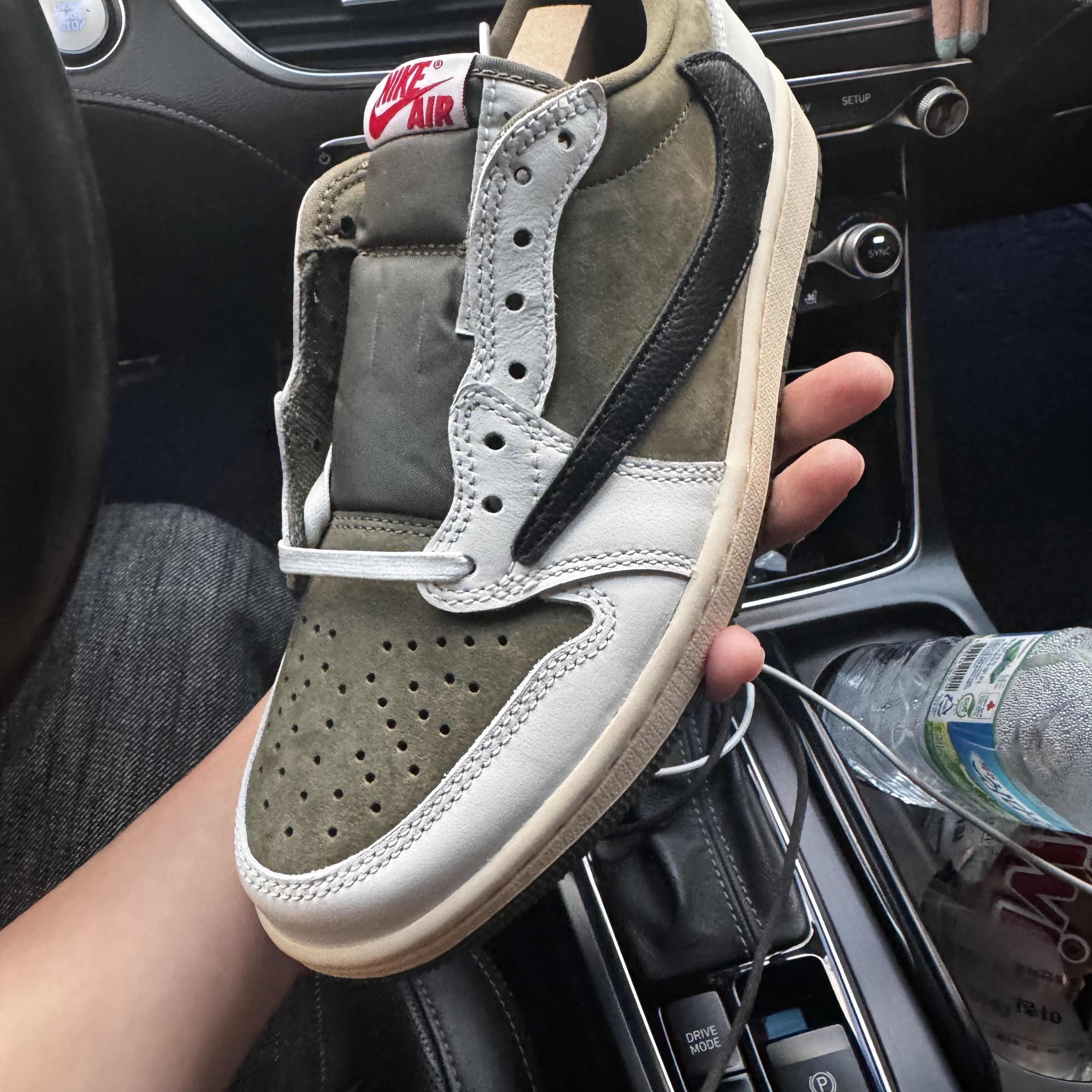 Jordan 1 x Travis Scott Retro Low OG SP Reverse Olive 착용 스타일