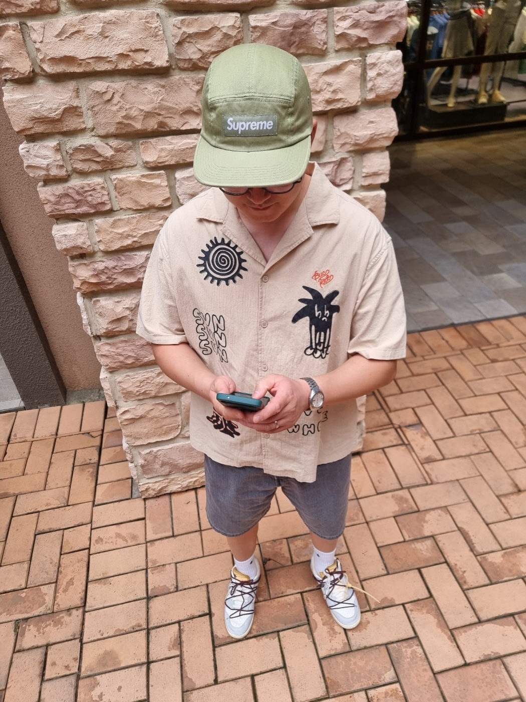 Supreme Washed Chino Twill Camp Cap Light Olive - 24SS, Nike x Off-White Dunk Low The 50 - Lot 46 착용 스타일 - 1