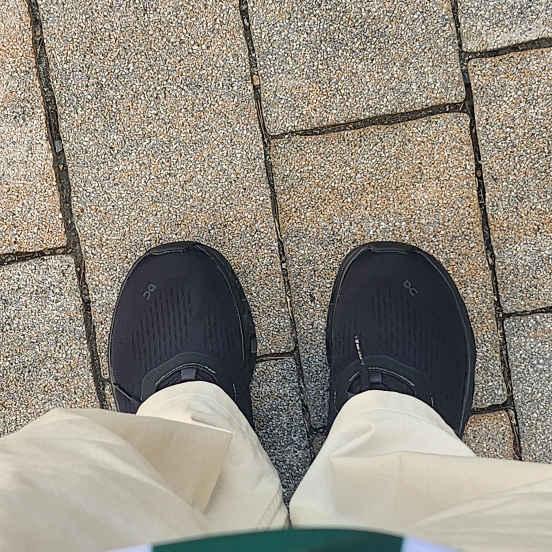 On Running Cloudmonster All Black 착용 스타일