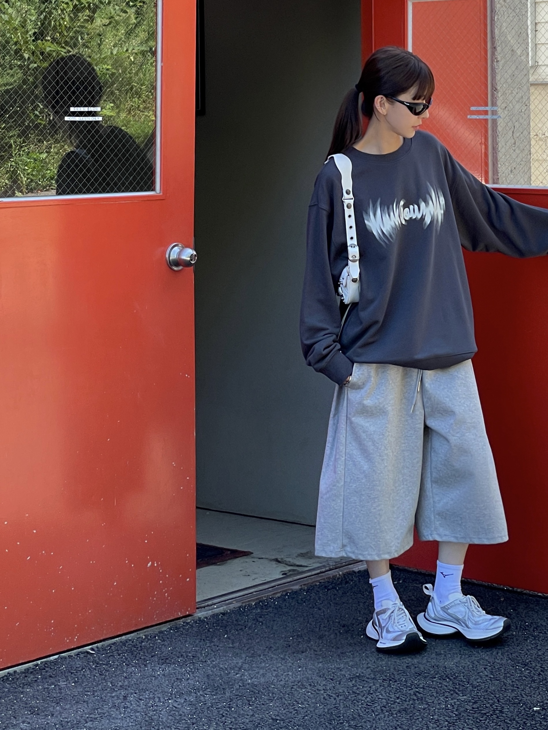 (W) Balenciaga Circuit Sneaker White Silver, Balenciaga Circuit Sneaker White Silver 착용 스타일 - 4