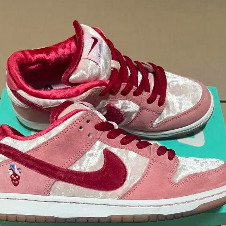 Nike x StrangeLove SB Dunk Low Pink (Regular Box) 착용 스타일