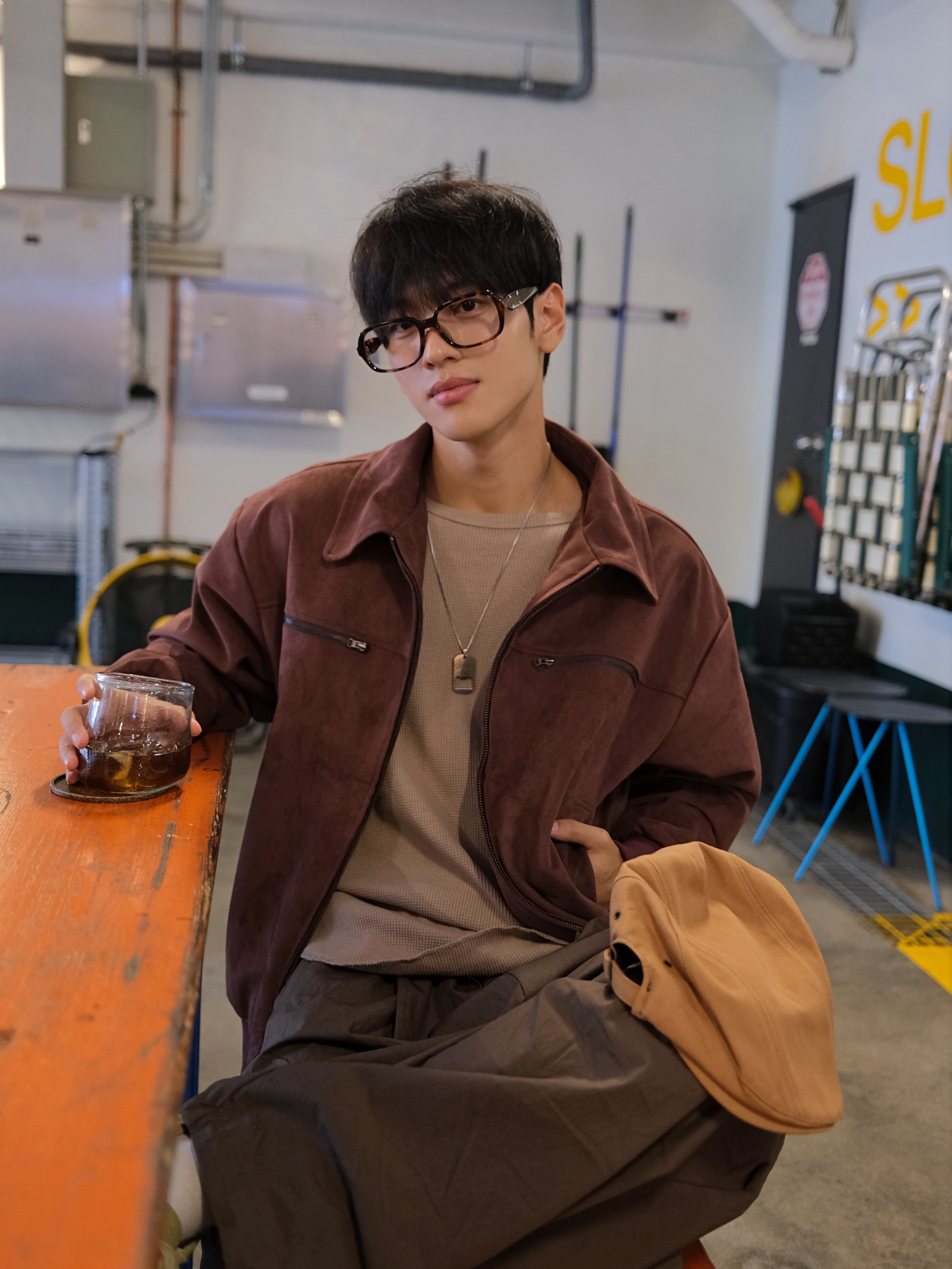 Gentle Monster x Maison Margiela MM114 Tortoiseshell Clear 착용 스타일 - 3