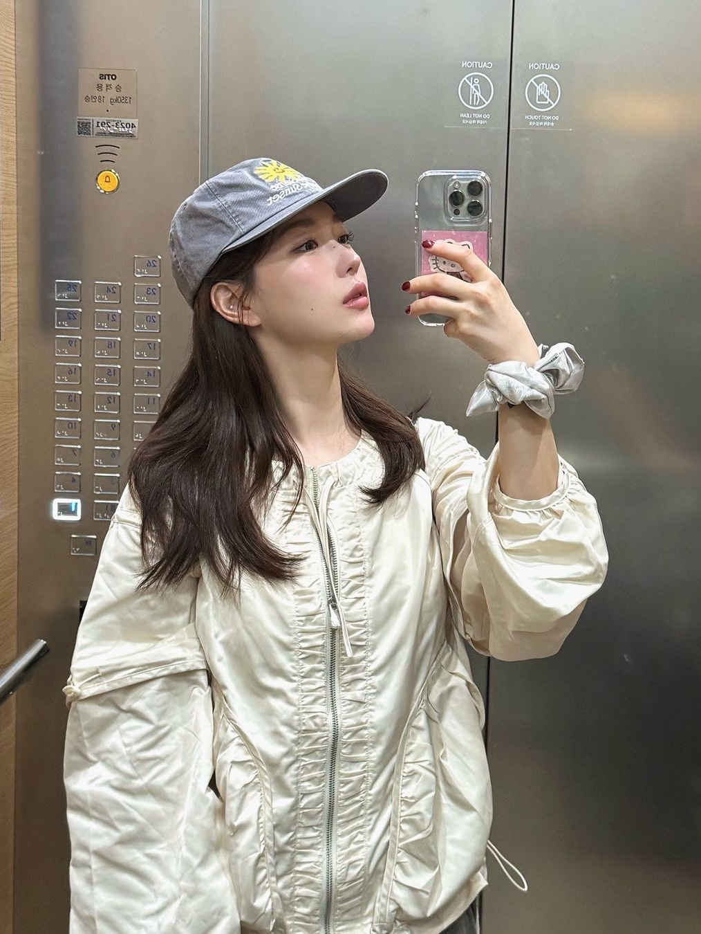 HS x Hank Relaxed Fit Cap Charcoal 착용 스타일