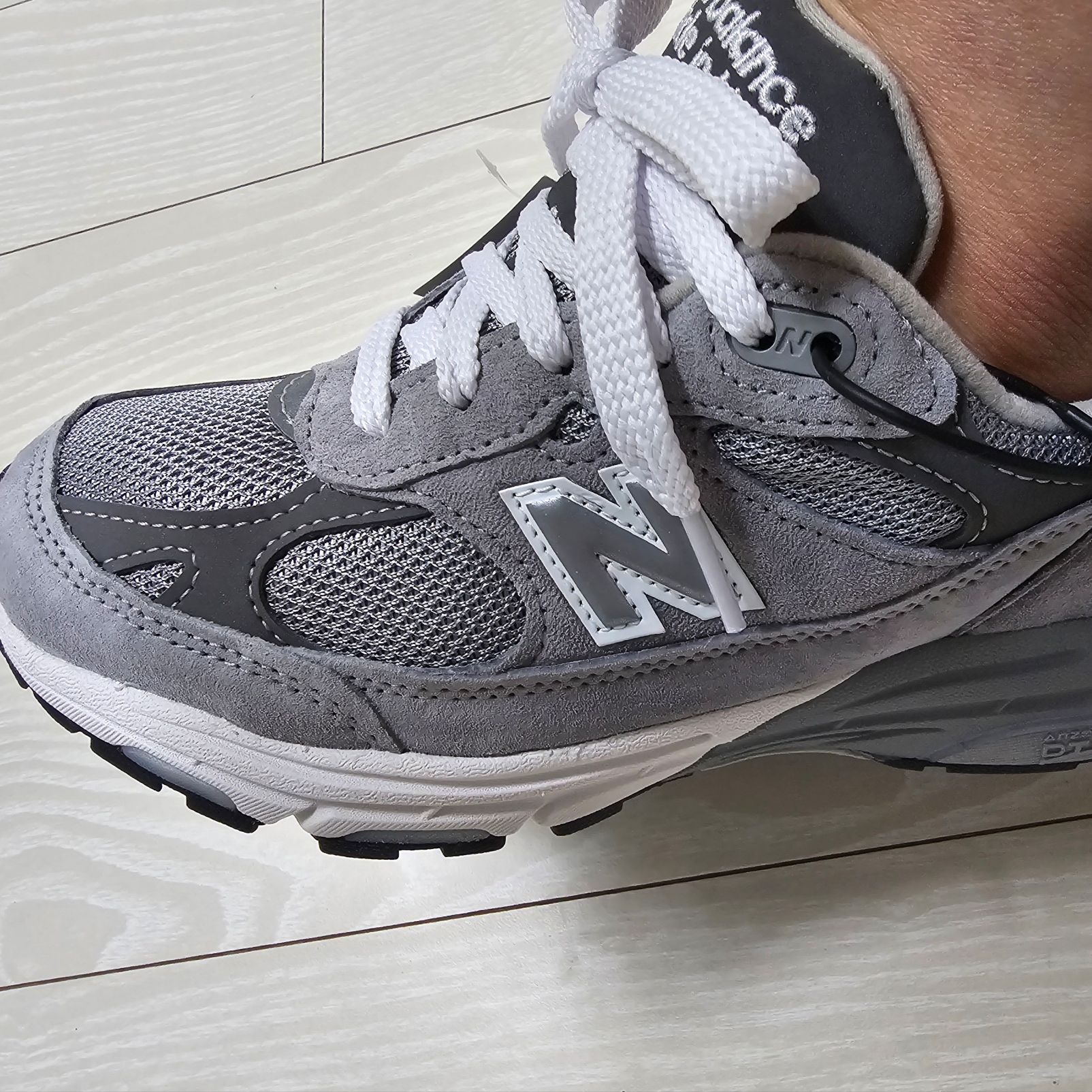 (W) New Balance 993 Made in USA Grey - B Standard 착용 스타일