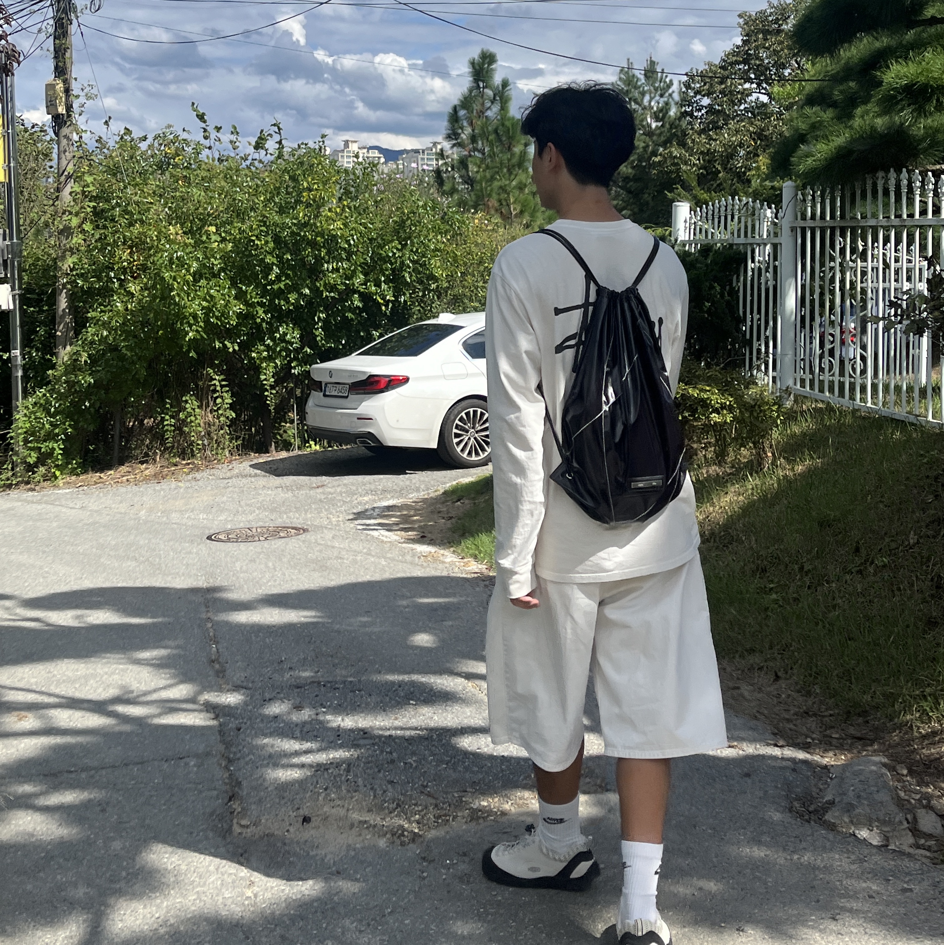 Matin Kim String Coating Backpack Black, Keen Jasper Rocks SP Sneaker Birch Black 착용 스타일