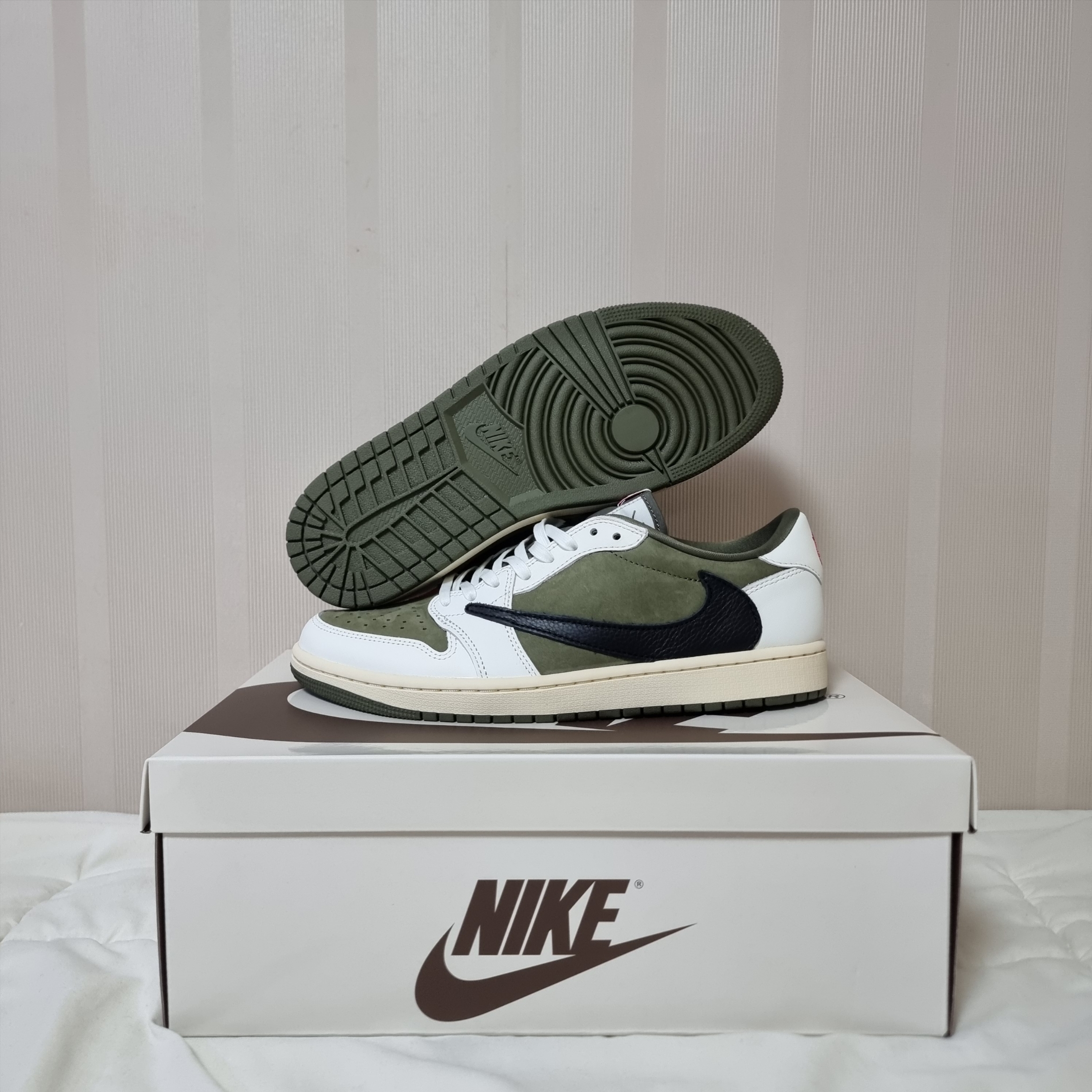 Jordan 1 x Travis Scott Retro Low OG SP Reverse Olive, (PS) Jordan 1 x Travis Scott Retro Low OG SP Reverse Olive 착용 스타일 - 5