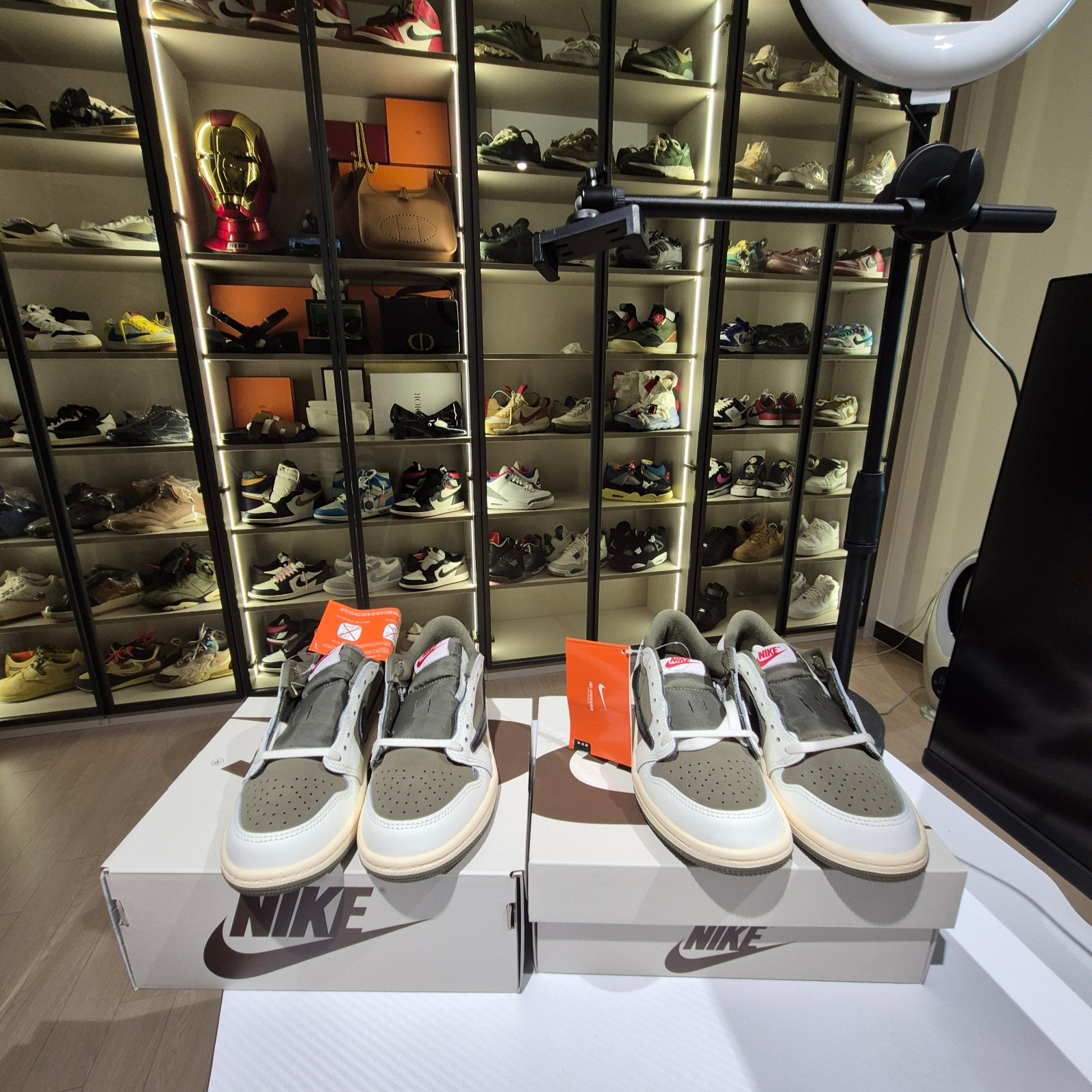 (PS) Jordan 1 x Travis Scott Retro Low OG SP Reverse Olive, (W) Jordan 1 x Travis Scott Retro Low OG SP Canary 착용 스타일 - 2