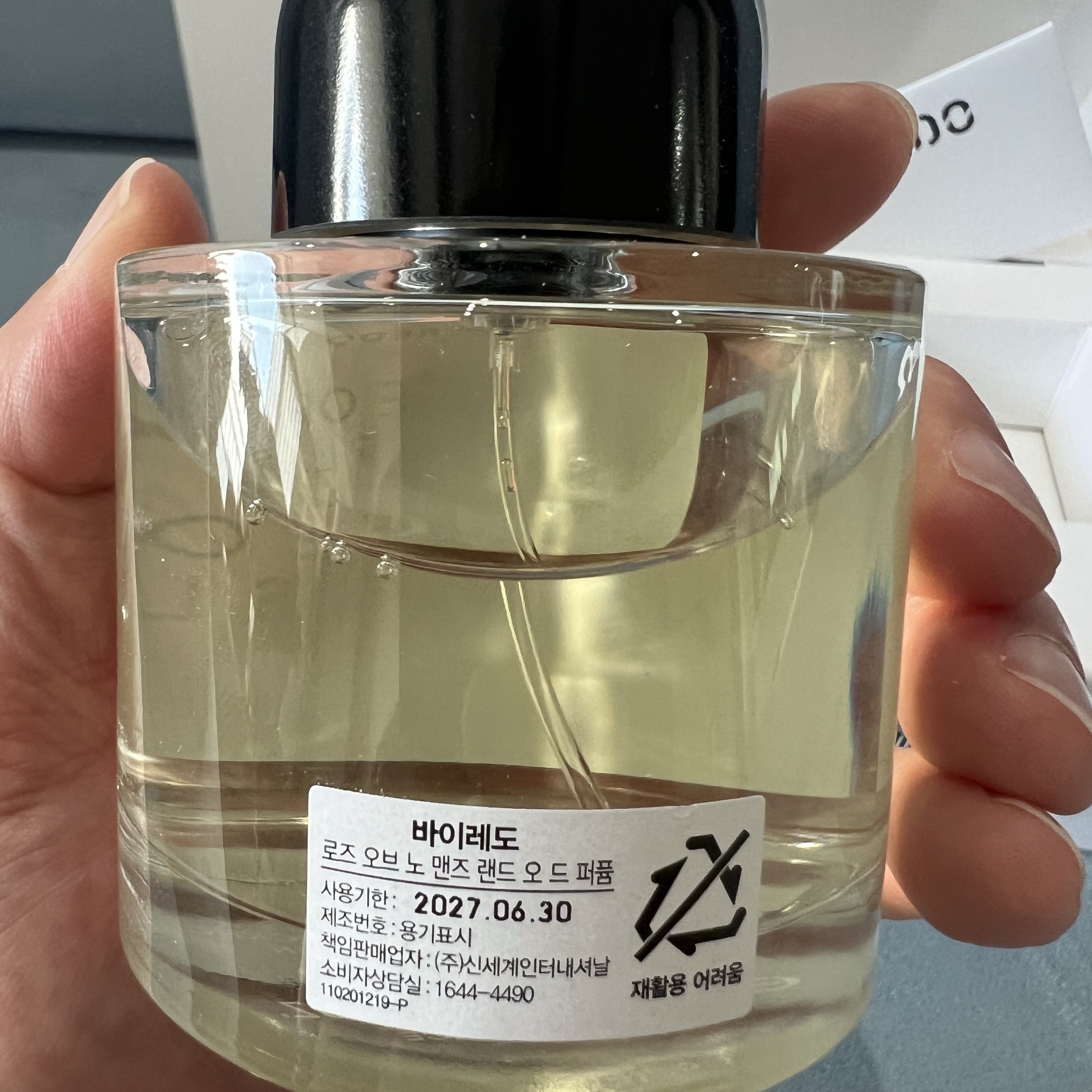 Byredo Rose Of No Man's Land Eau De Parfum 100ml 착용 스타일 - 3
