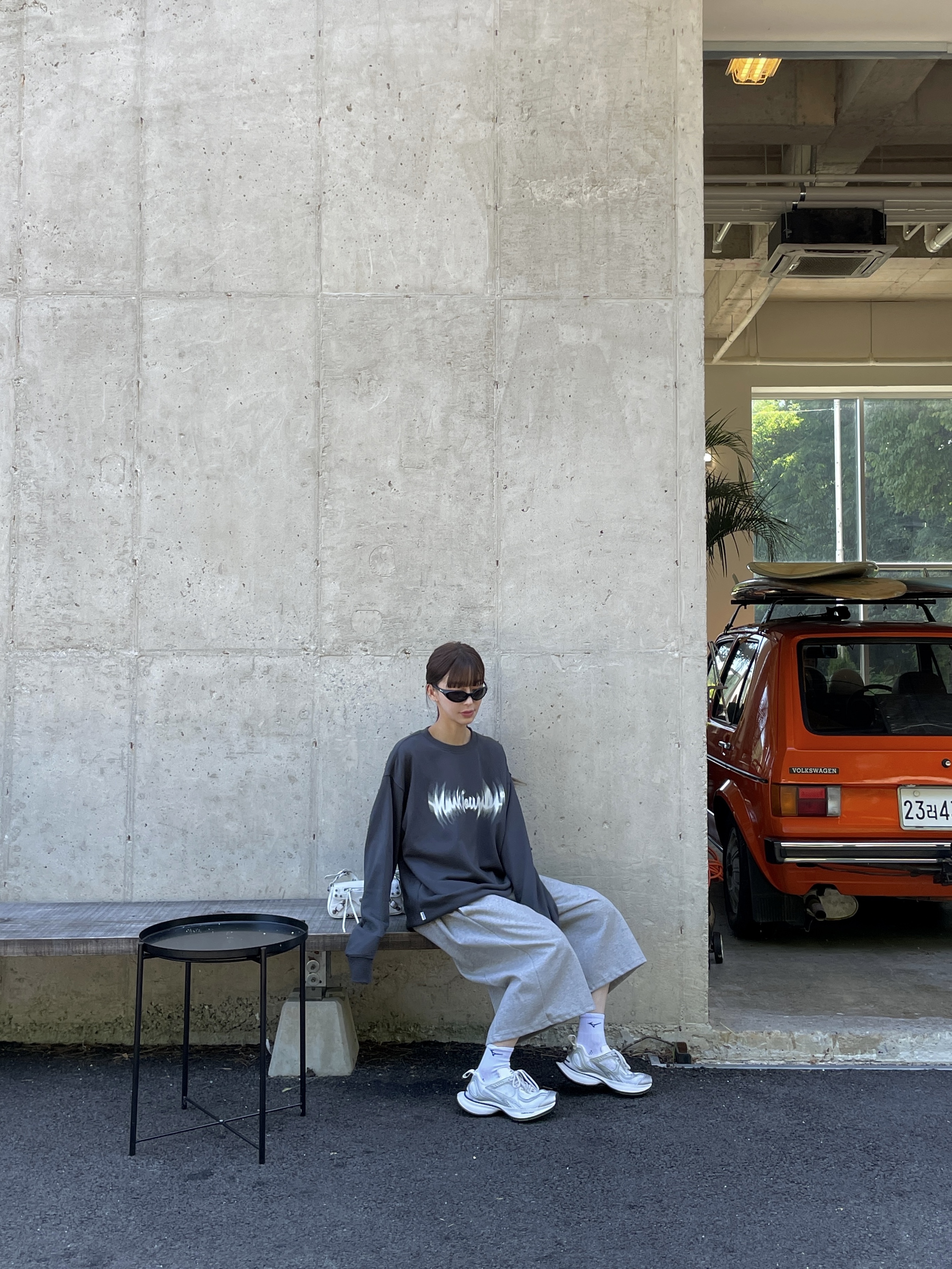 (W) Balenciaga Circuit Sneaker White Silver, Balenciaga Circuit Sneaker White Silver 착용 스타일 - 1