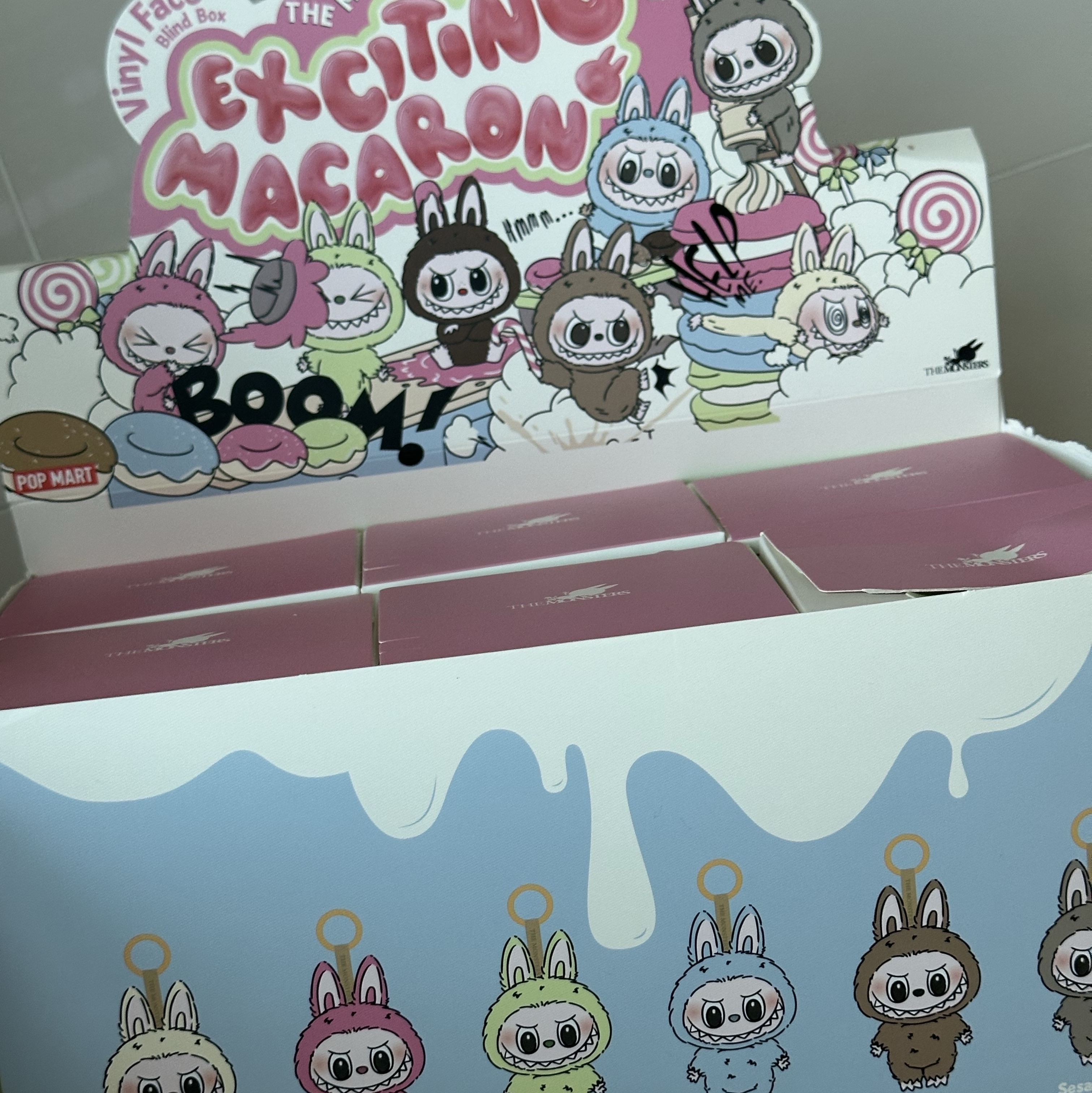 Pop Mart The Monsters Labubu Tasty Macarons Series Sealed Case (6 Blind Boxes) 착용 스타일