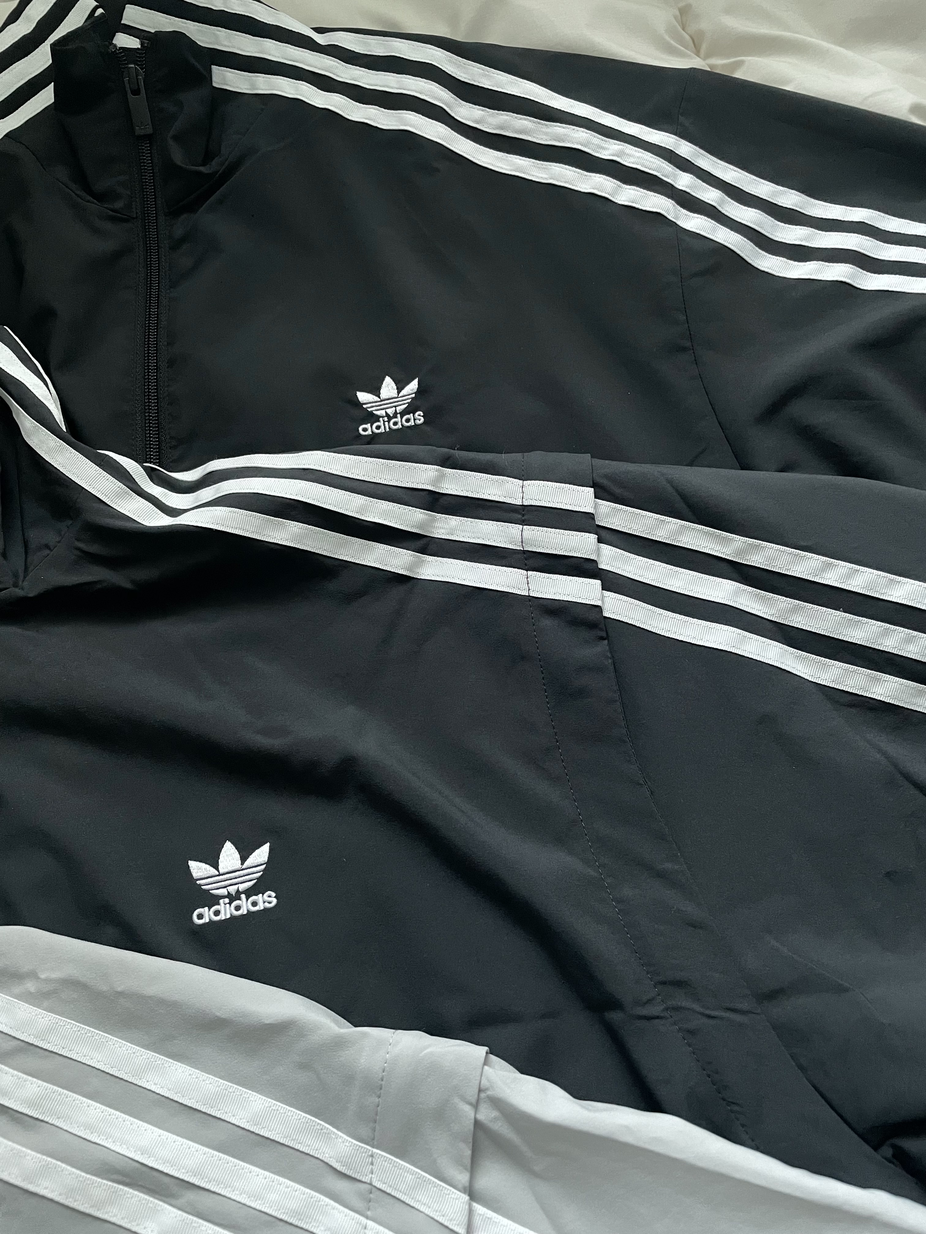 (W) Adidas Adilenium Season 2 Oversized Zip Track Top Gender Neutral Black - KR Sizing, (W) Adidas Adilenium Season 2 Oversized Zip Track Top Gender Neutral Grey Two - KR Sizing 착용 스타일 - 2