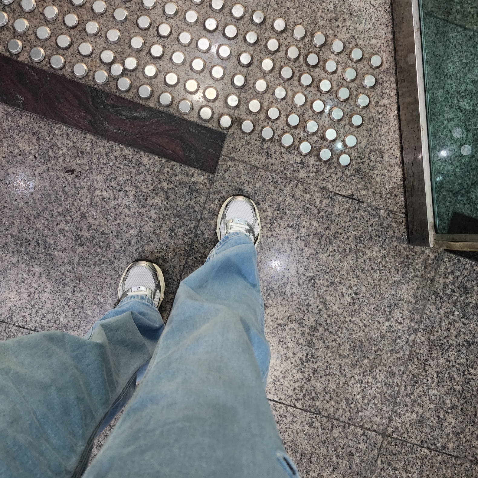 Asics Gel-1130 White Clay Canyon 착용 스타일