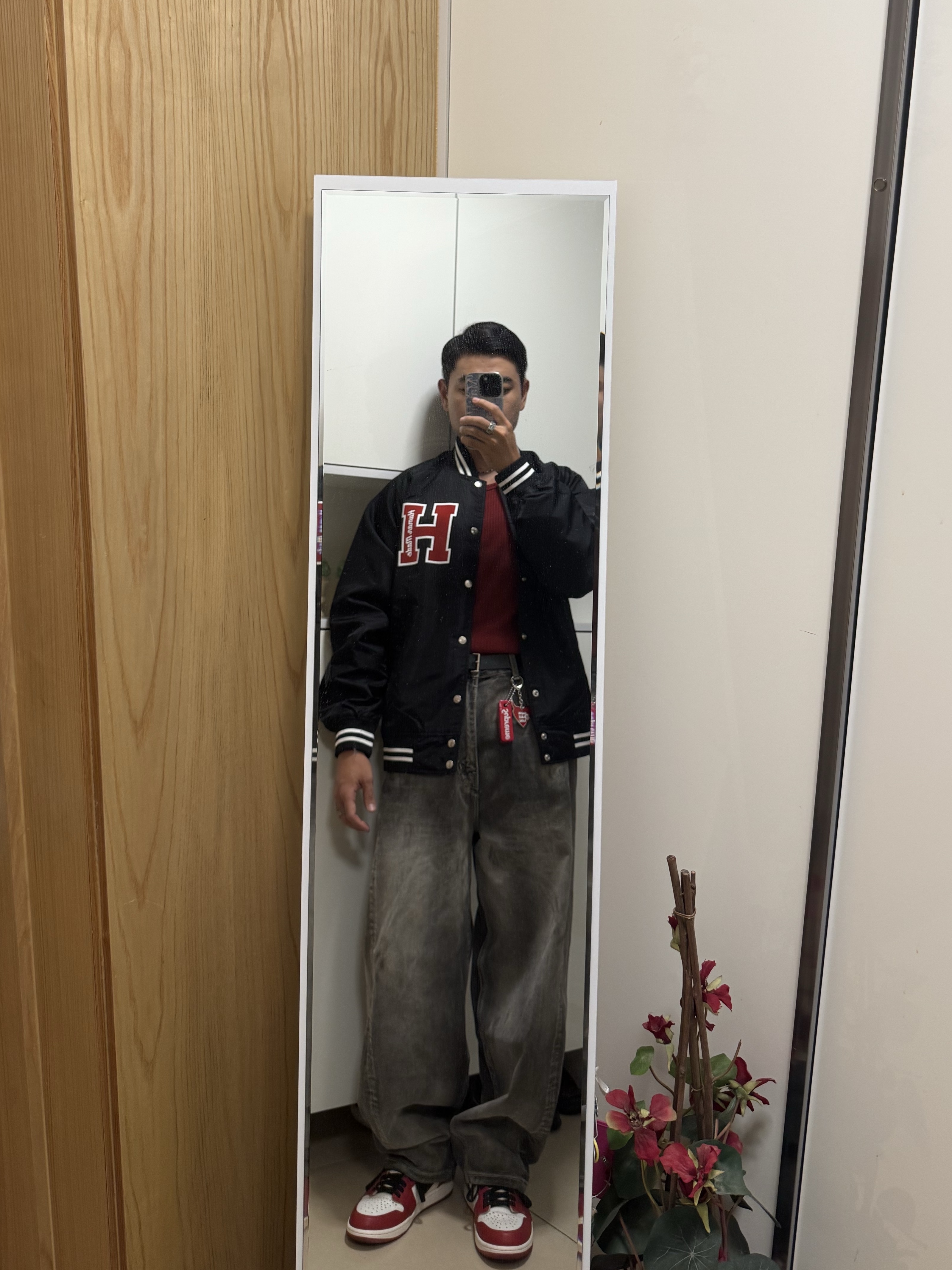 Jordan 1 Retro High OG Chicago 2022, Human Made Nylon Stadium Jacket Black 착용 스타일