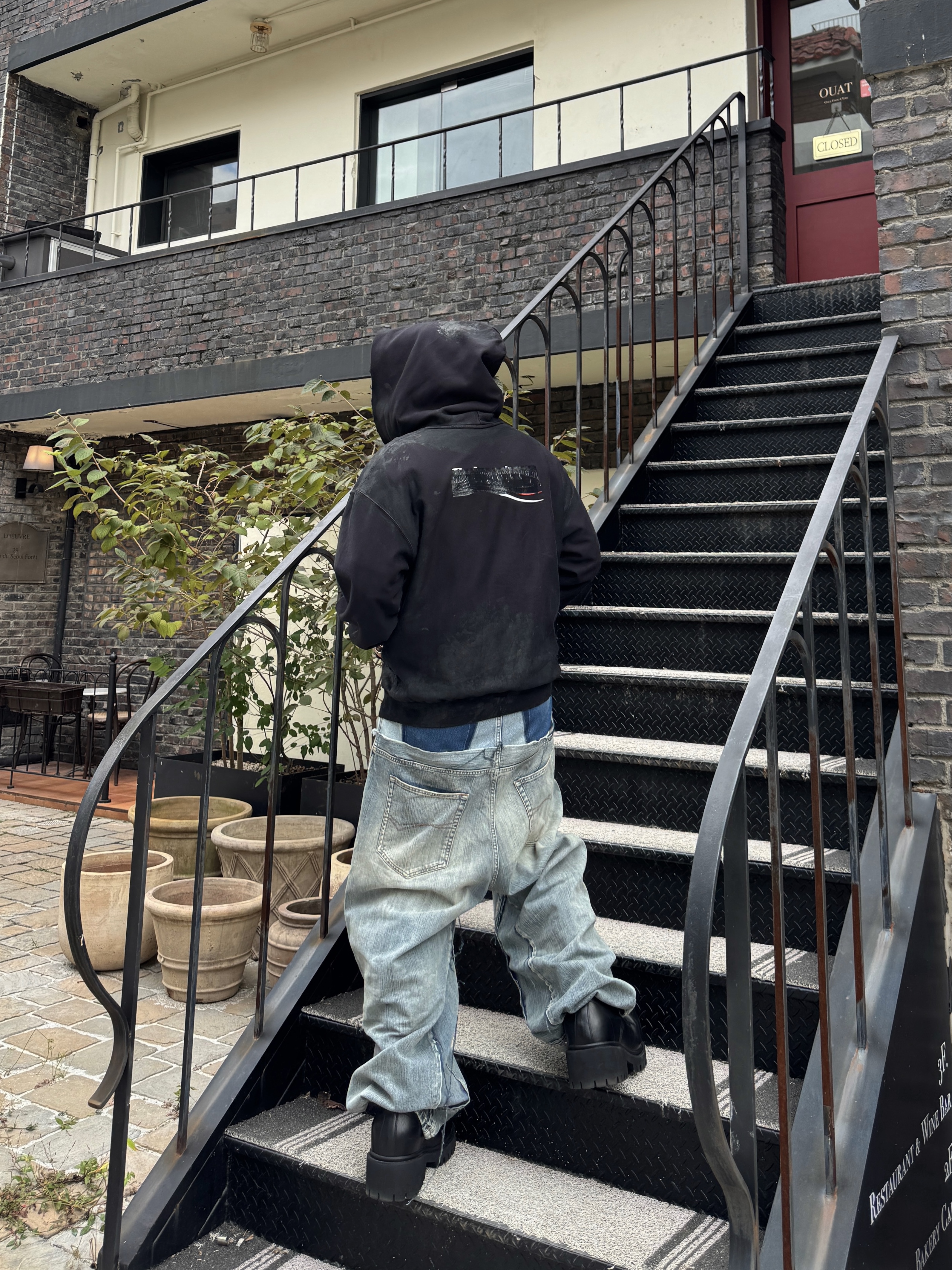 Balenciaga Gaffer Zip-Up Hoodie Small Fit Black, Balenciaga Stomper Bootie Black 착용 스타일