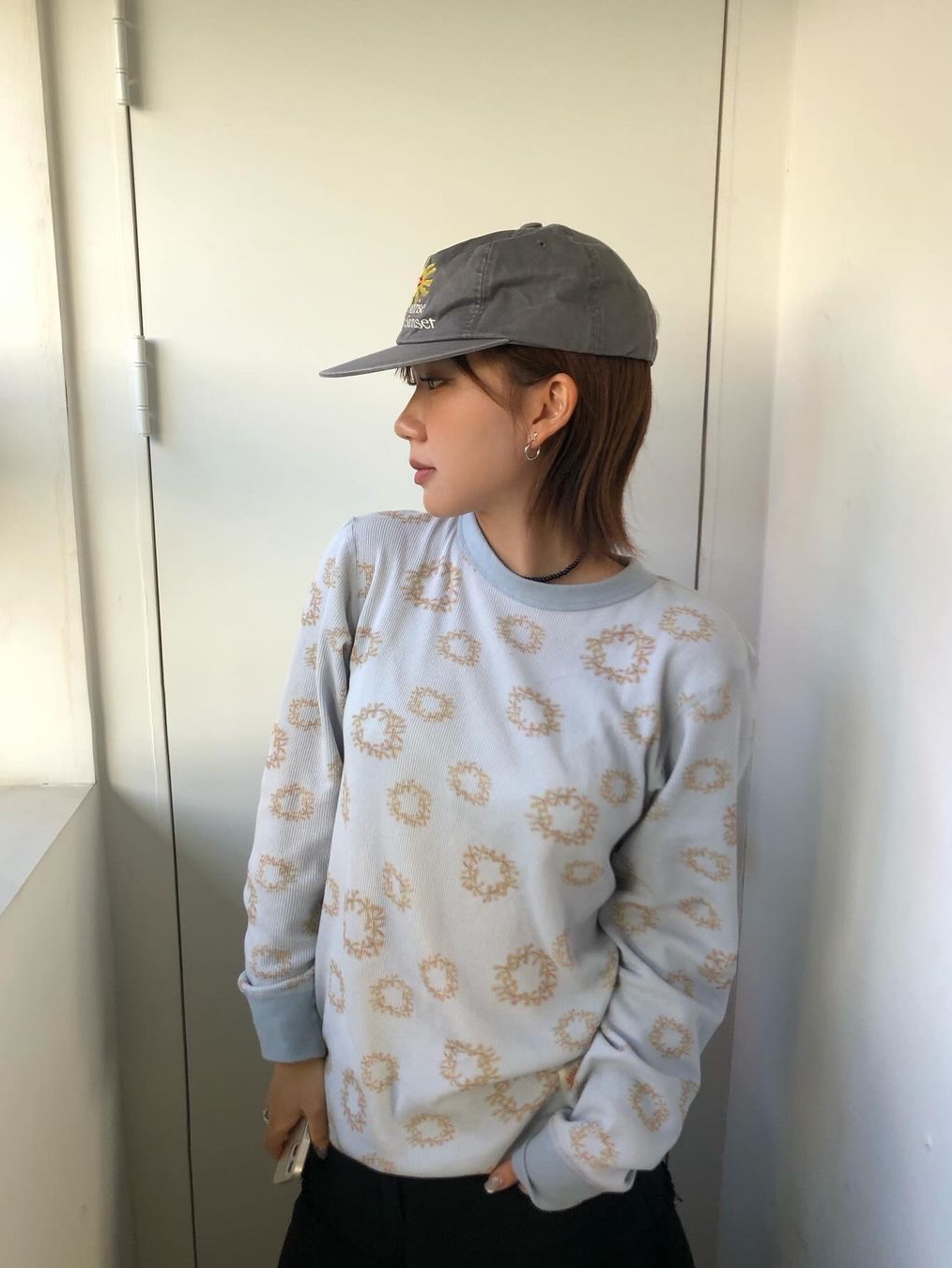 HS x Hank Relaxed Fit Cap Charcoal 착용 스타일
