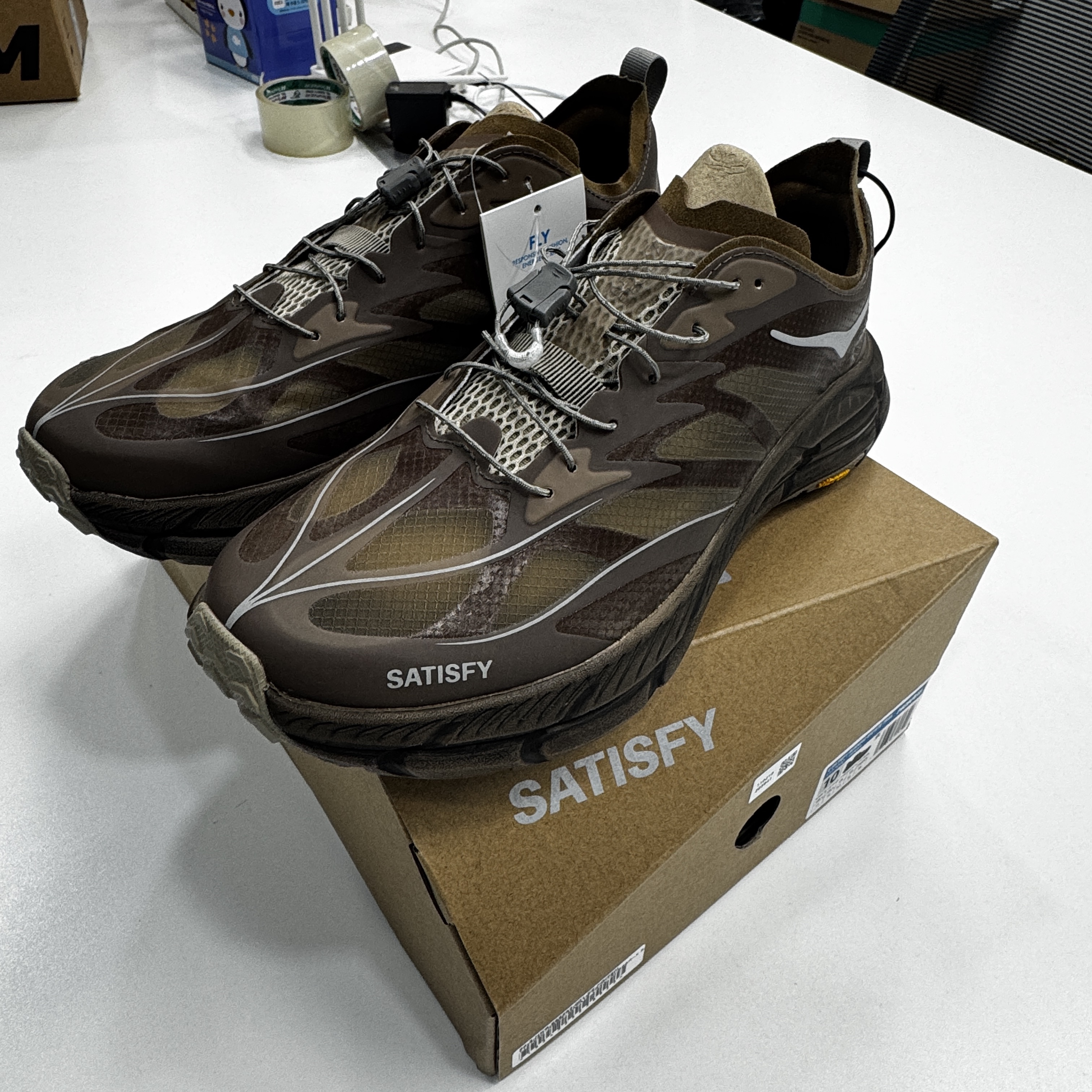 Hoka x Satisfy Mafate Speed 4 Lite Rubber 착용 스타일 - 3