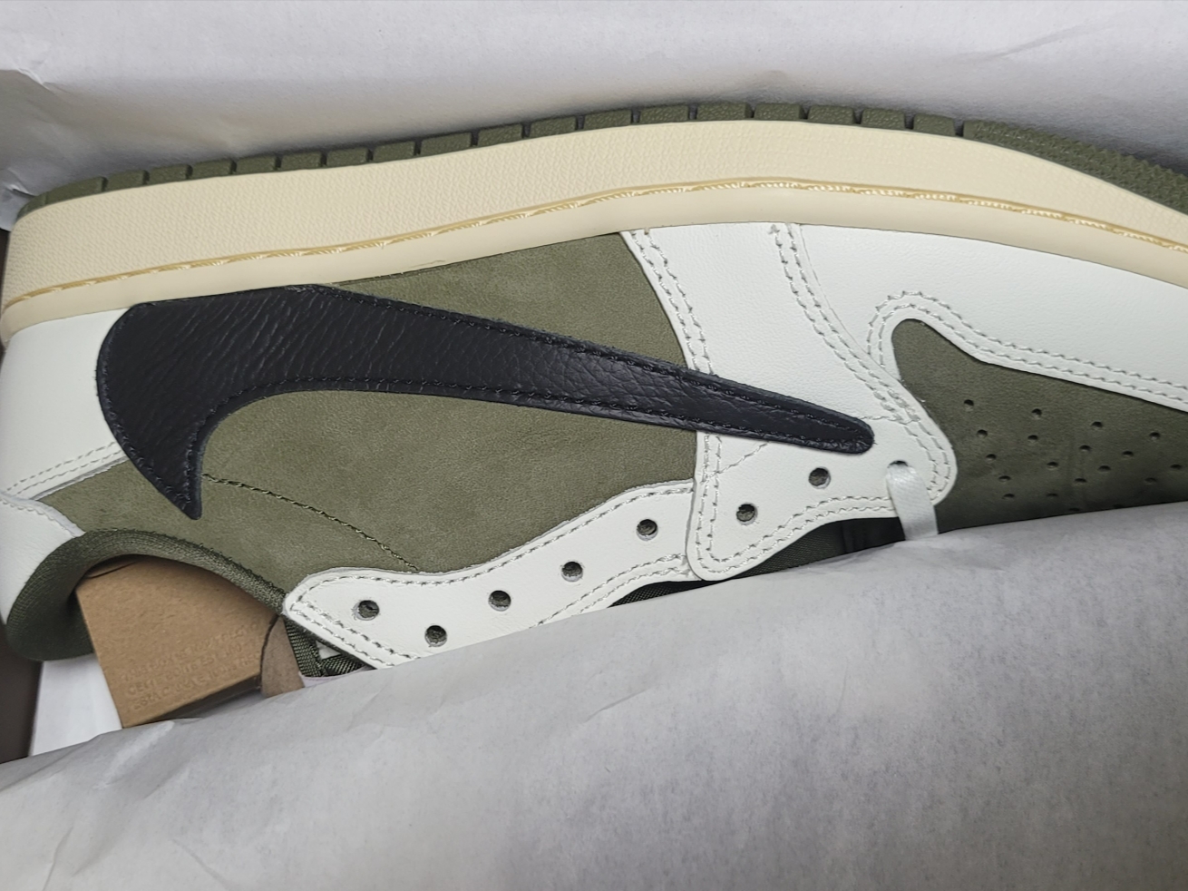 Jordan 1 x Travis Scott Retro Low OG SP Reverse Olive 착용 스타일