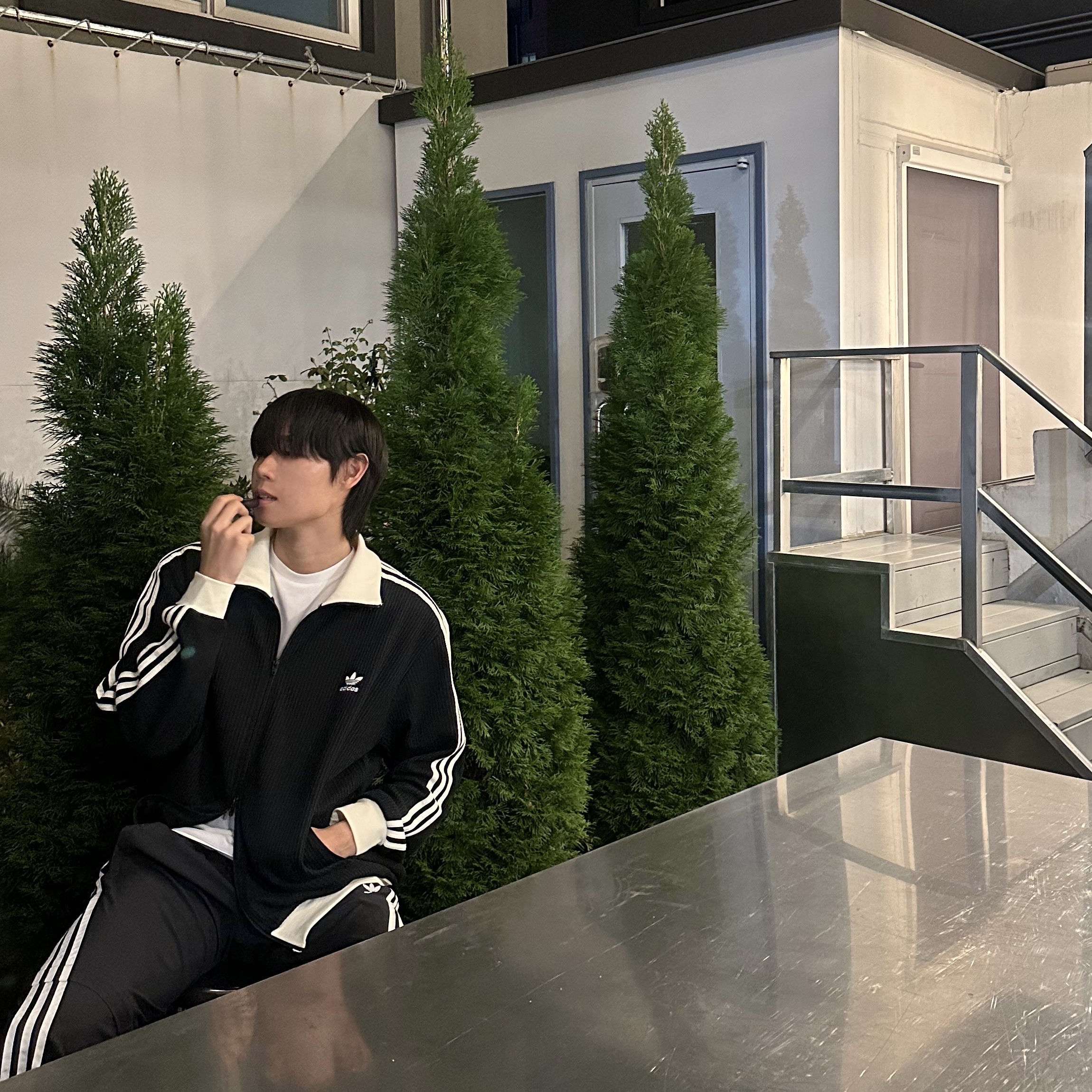 Adidas Waffle Beckenbauer Track Top Black - KR Sizing, (W) Adidas Adilenium Season 2 Oversized Zip Off Track Pants Gender Neutral Black - KR Sizing 착용 스타일 - 3