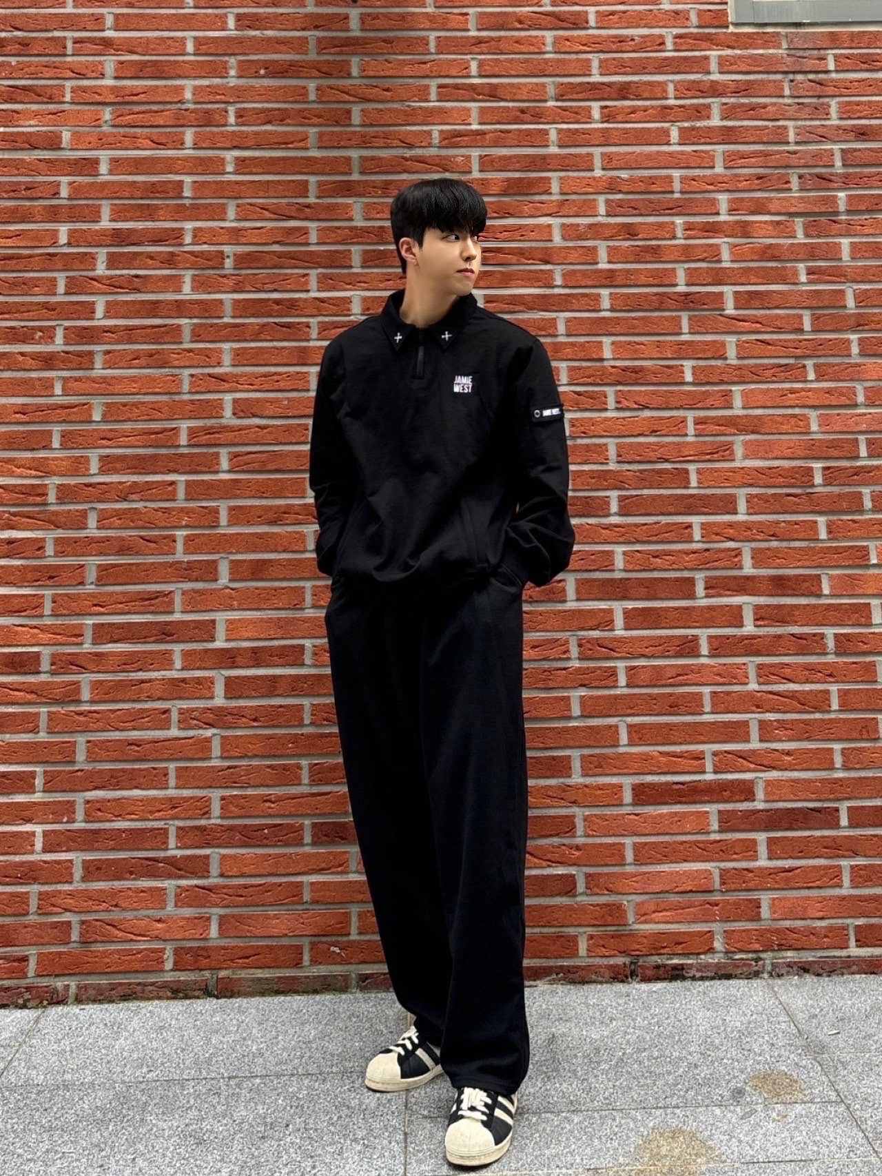 Adidas Superstar 82 Black White 착용 스타일 - 1