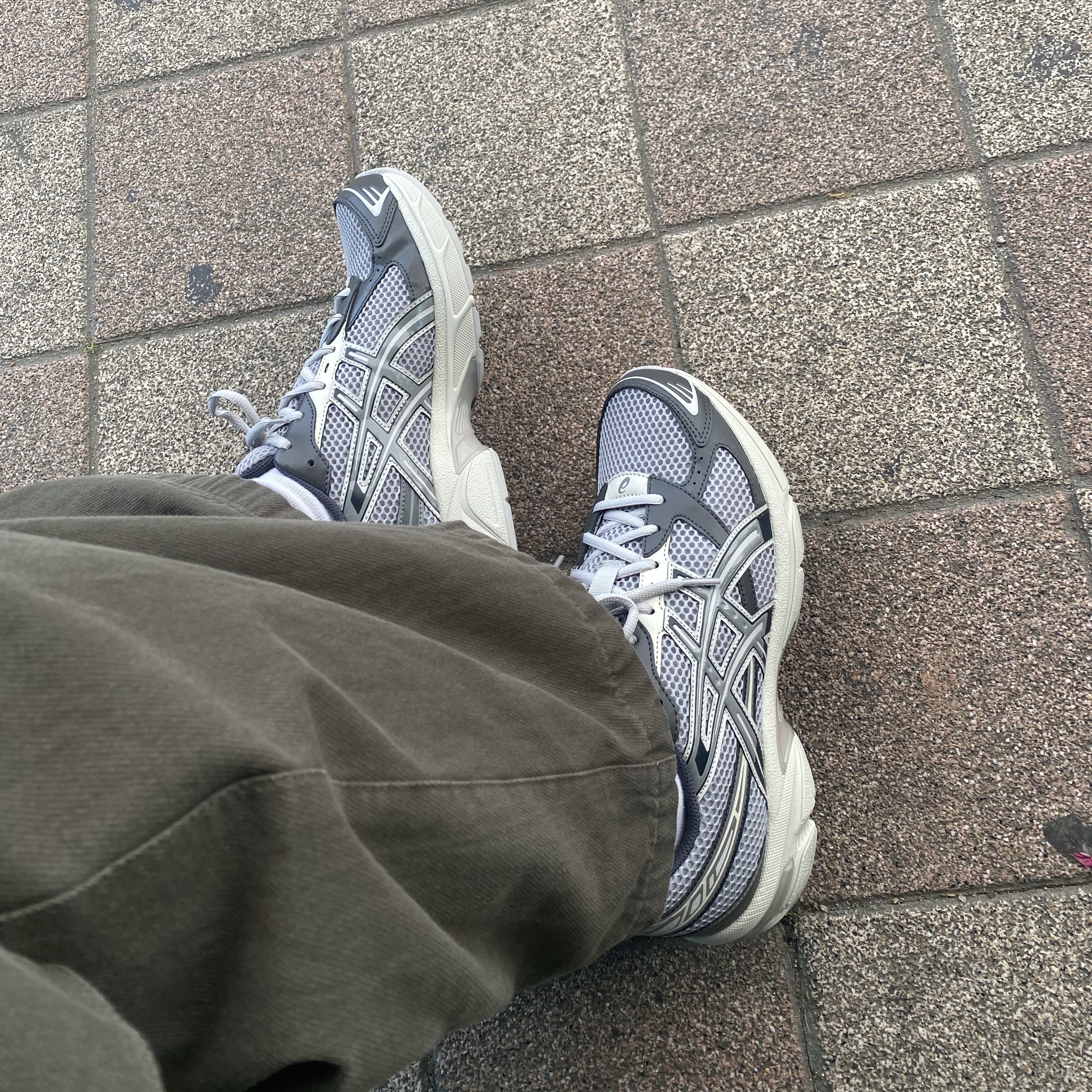 Asics Gel-1130 Oyster Grey Clay Grey 착용 스타일 - 1