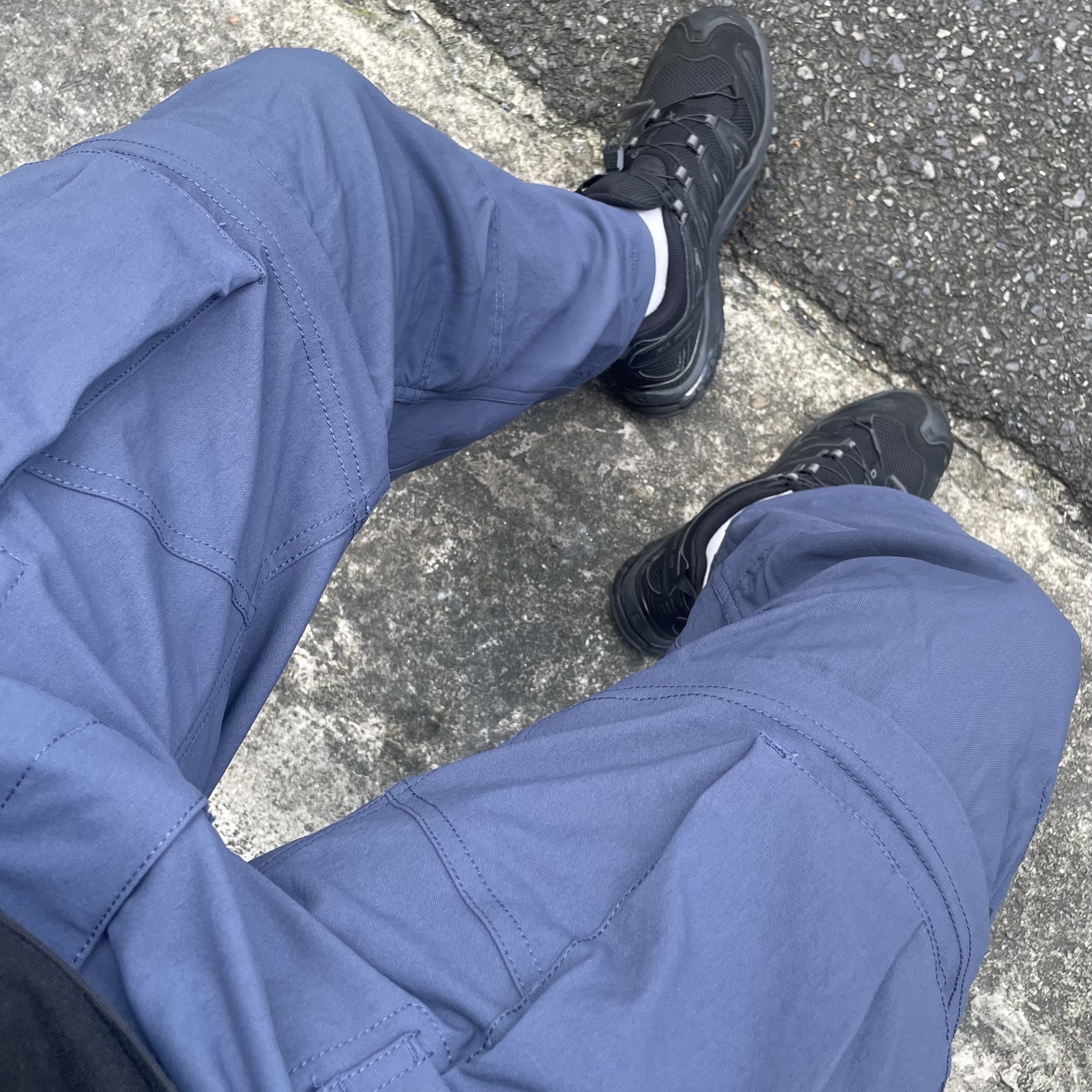 Nike ACG Smith Summit Cargo Pants Thunder Blue - Asia, Salomon XA Pro 3D Black Magnet 착용 스타일