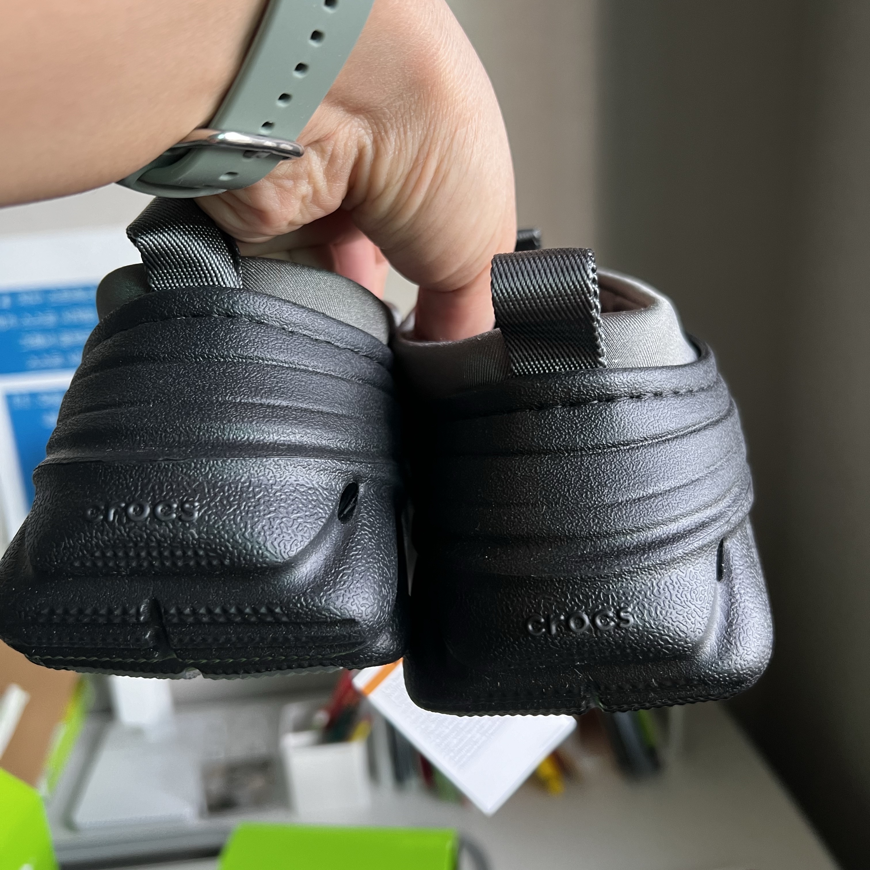 Crocs Echo Storm Midnight 착용 스타일 - 5