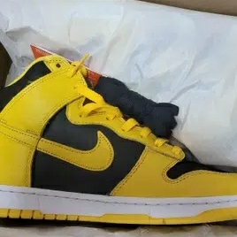Nike Dunk High SP Varsity Maize 착용 스타일